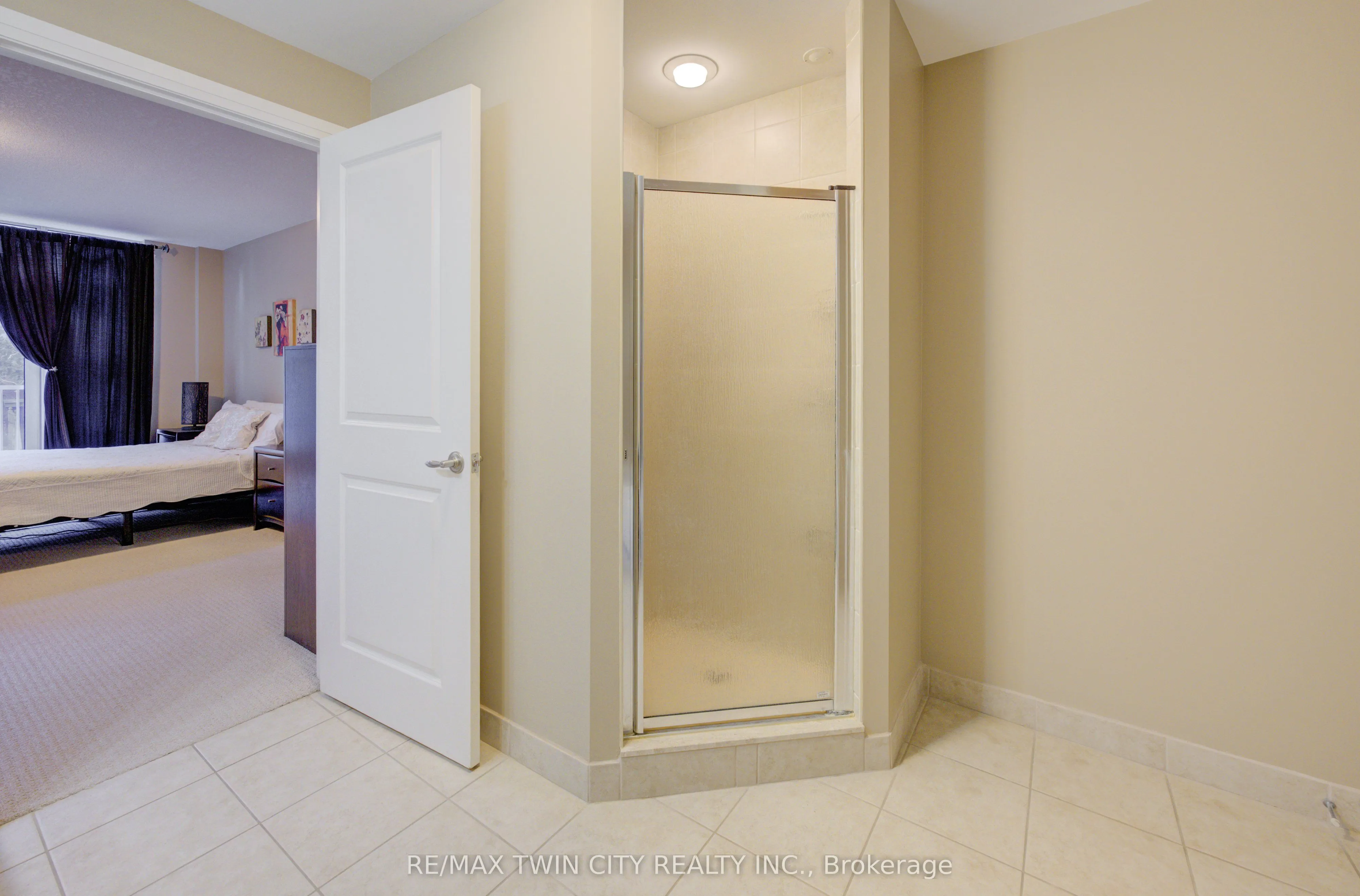 165 Duke Street E, #105