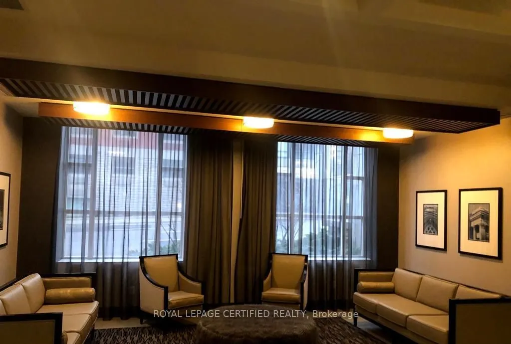 150 Main Street W, #1213