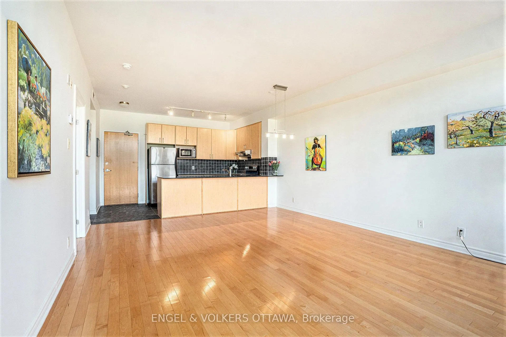 205 Bolton Street, #313