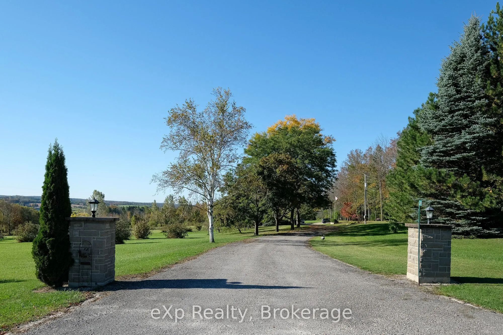 363912 18 Side Road