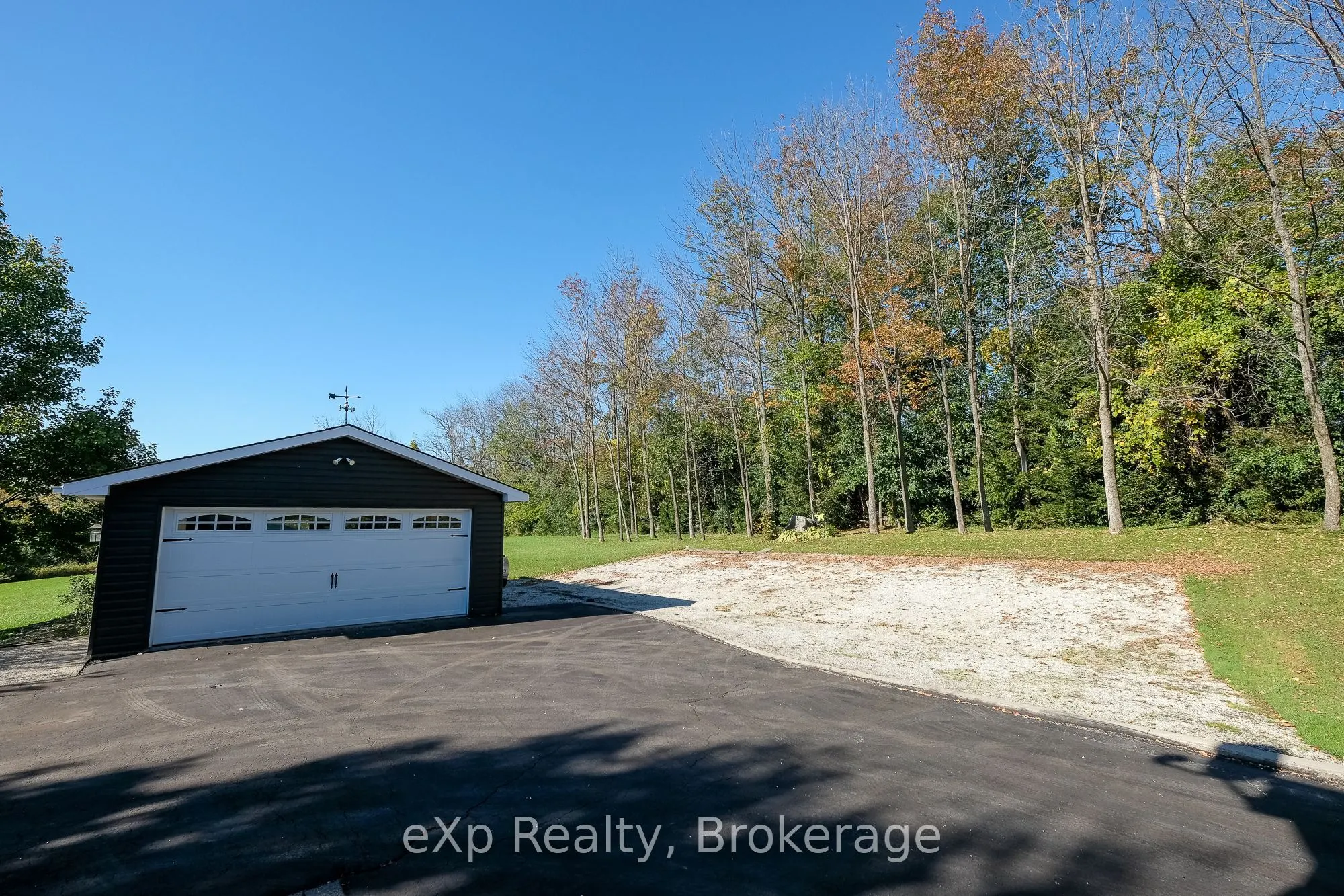 363912 18 Side Road
