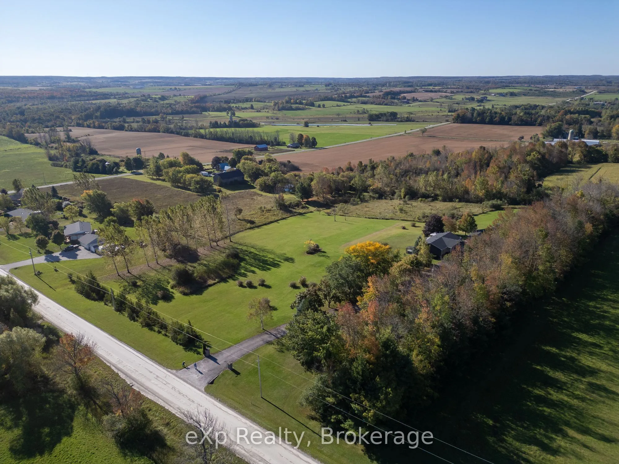 363912 18 Side Road