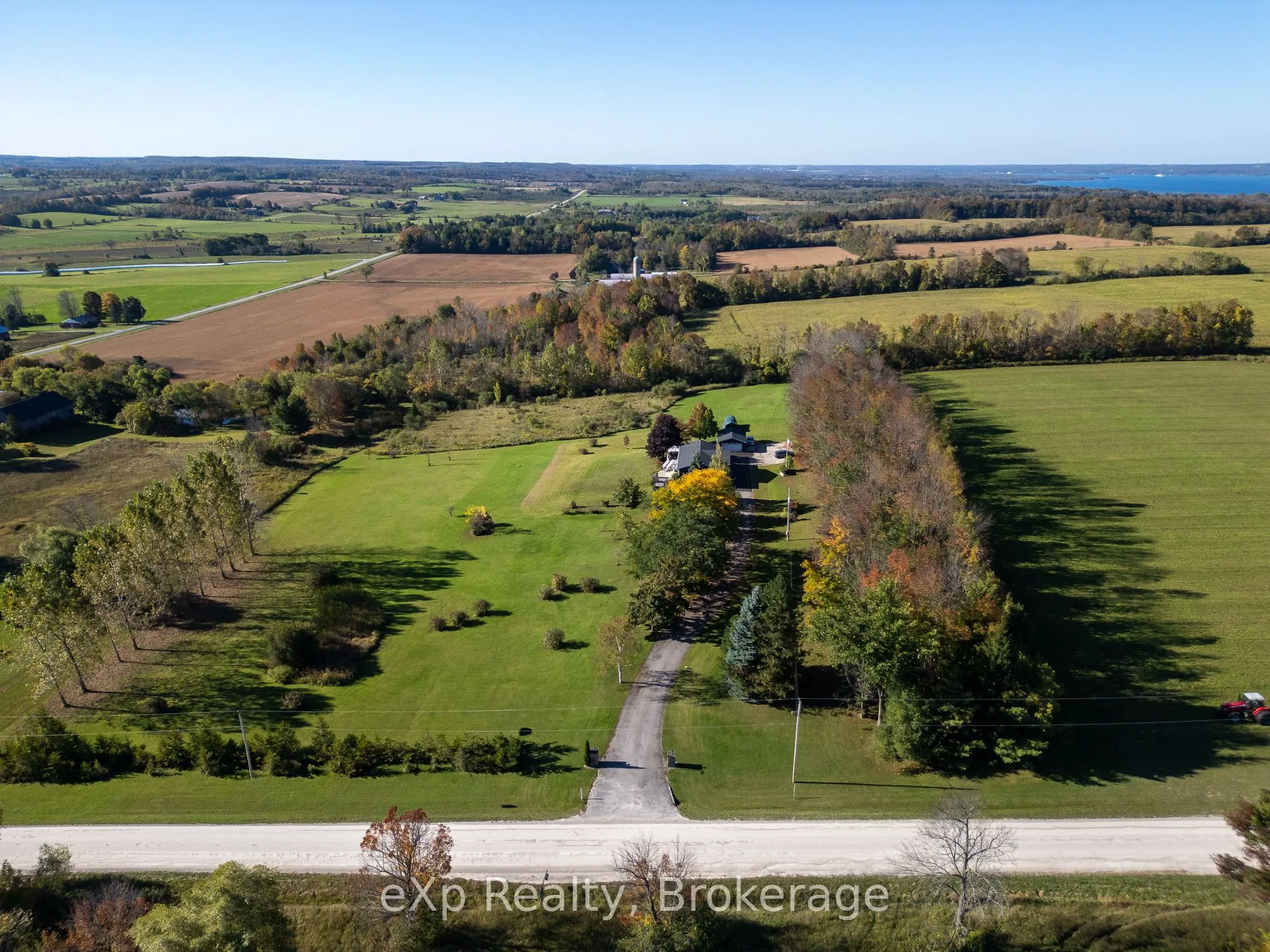 363912 18 Side Road