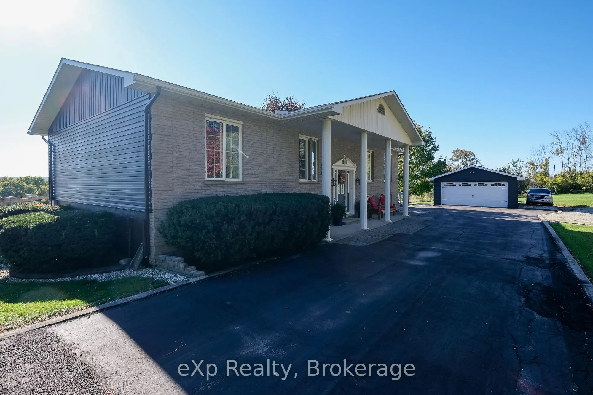 363912 18 Side Road