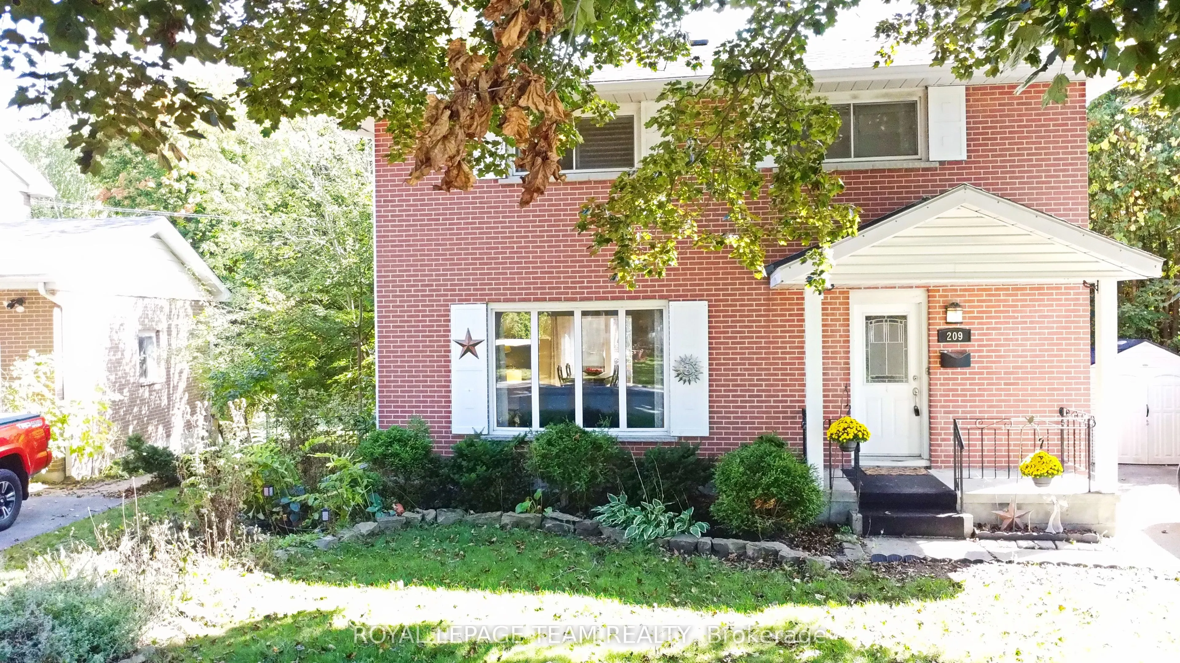 209 Reynolds Drive E