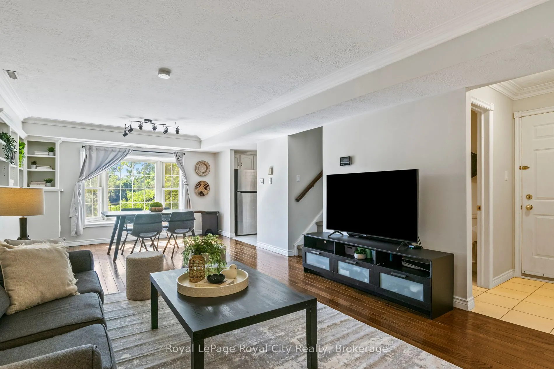 360 Waterloo Avenue, #209