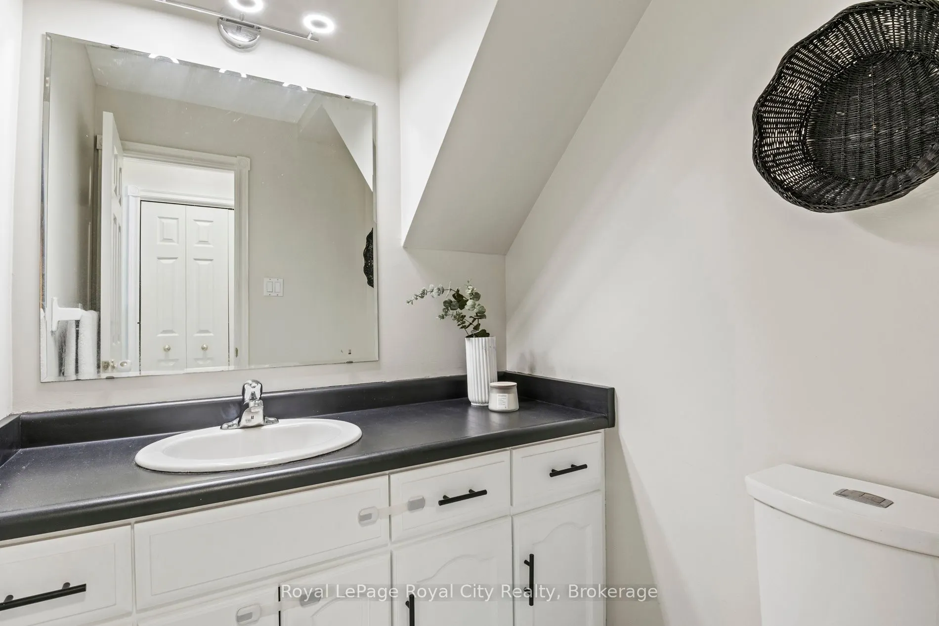 360 Waterloo Avenue, #209