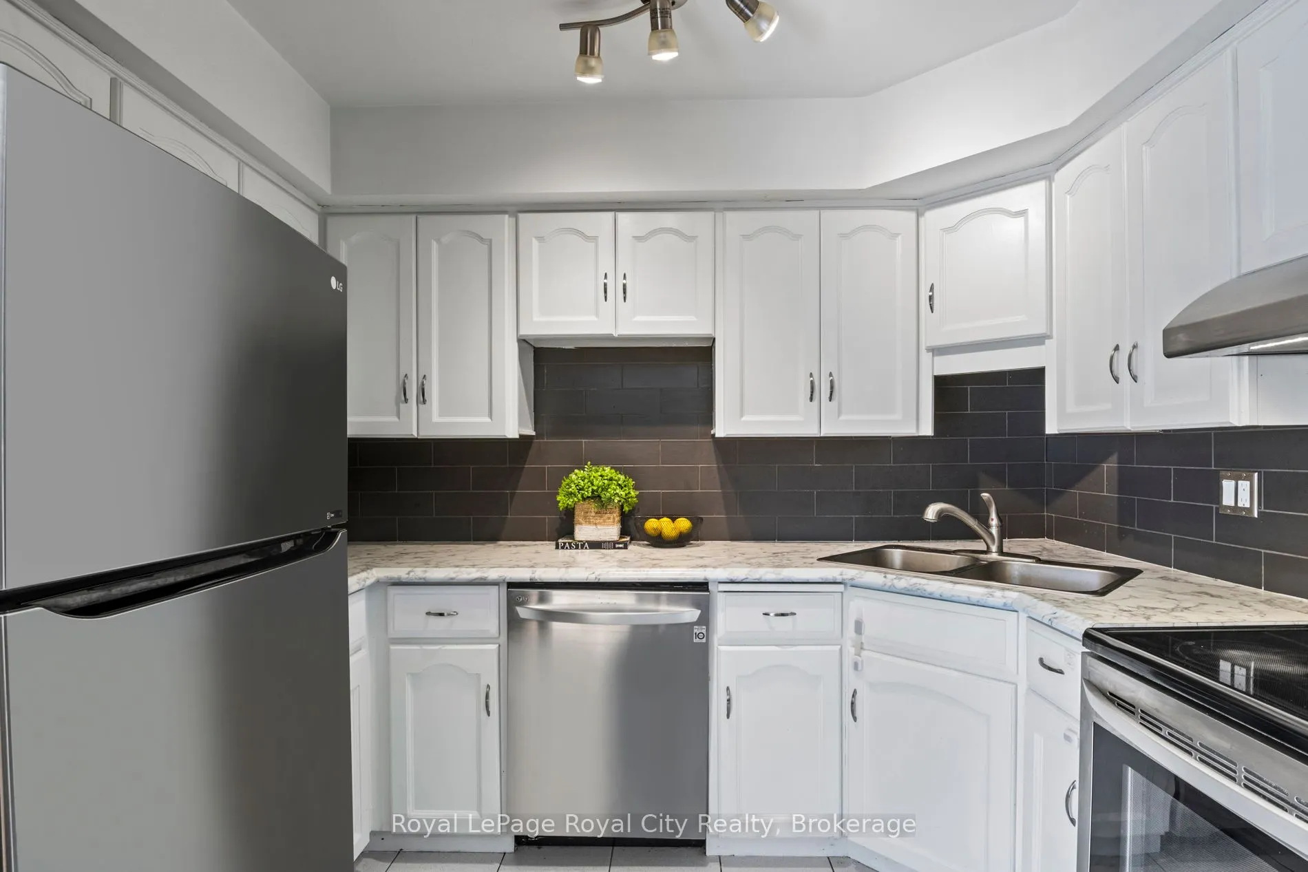 360 Waterloo Avenue, #209