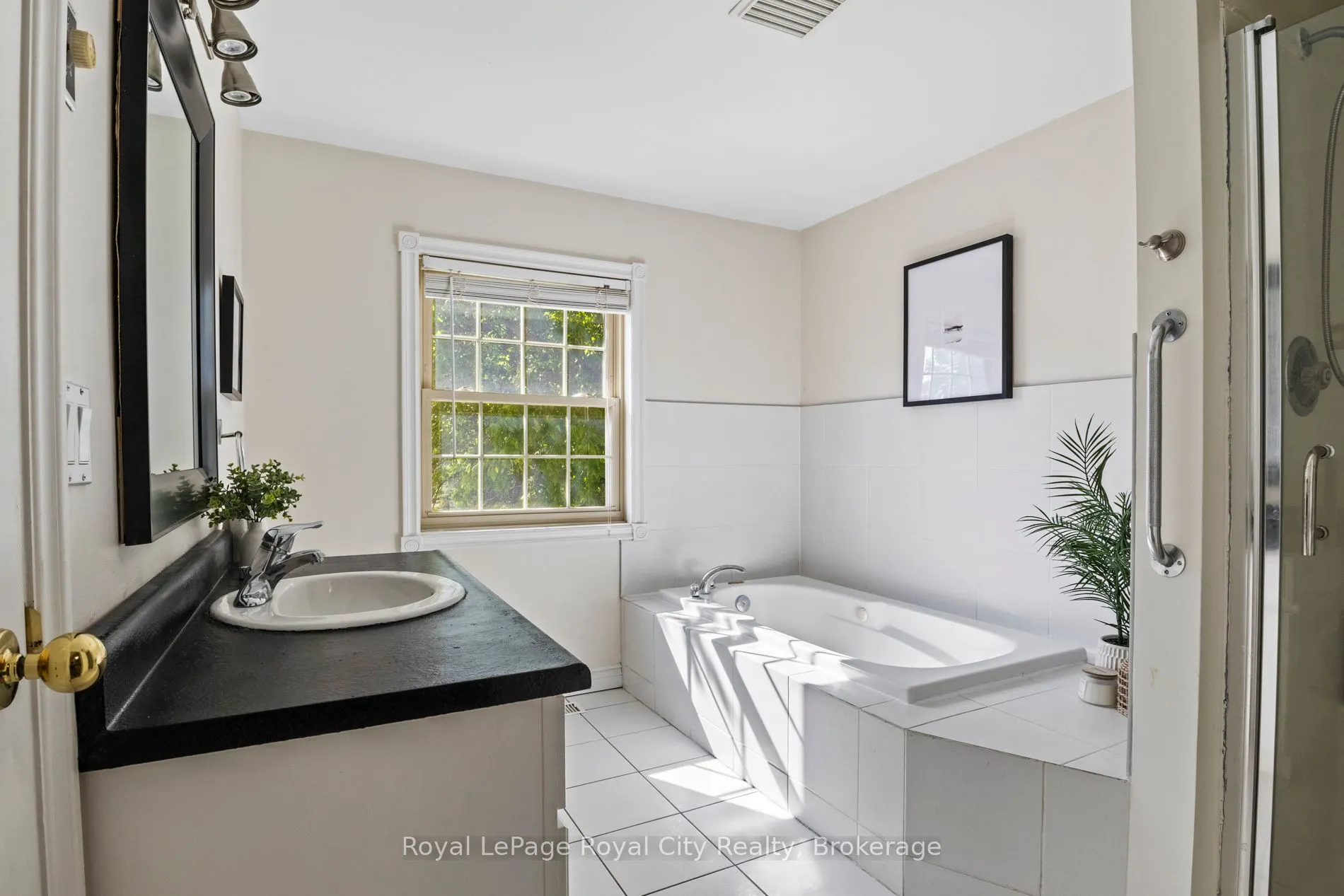 360 Waterloo Avenue, #209