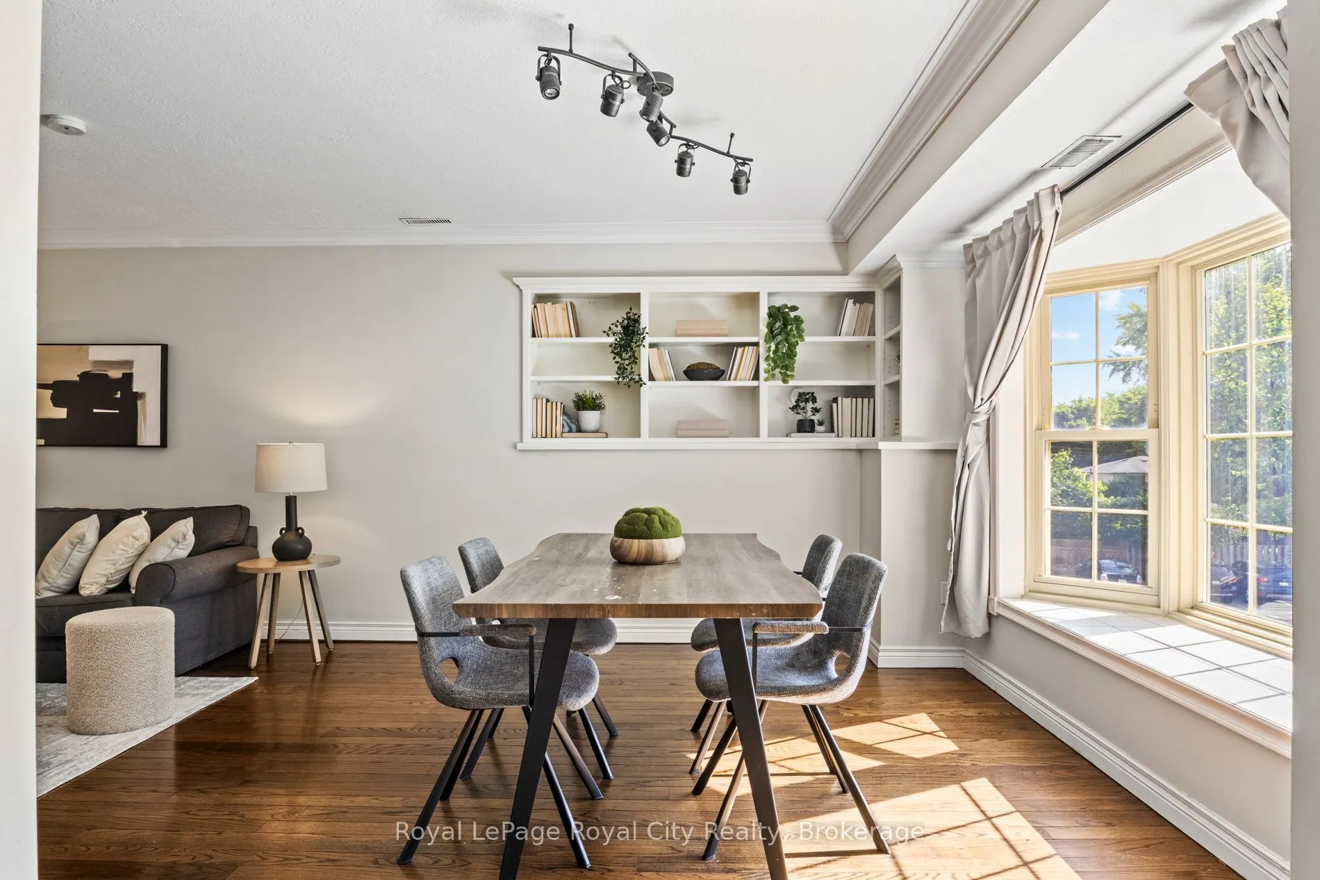 360 Waterloo Avenue, #209