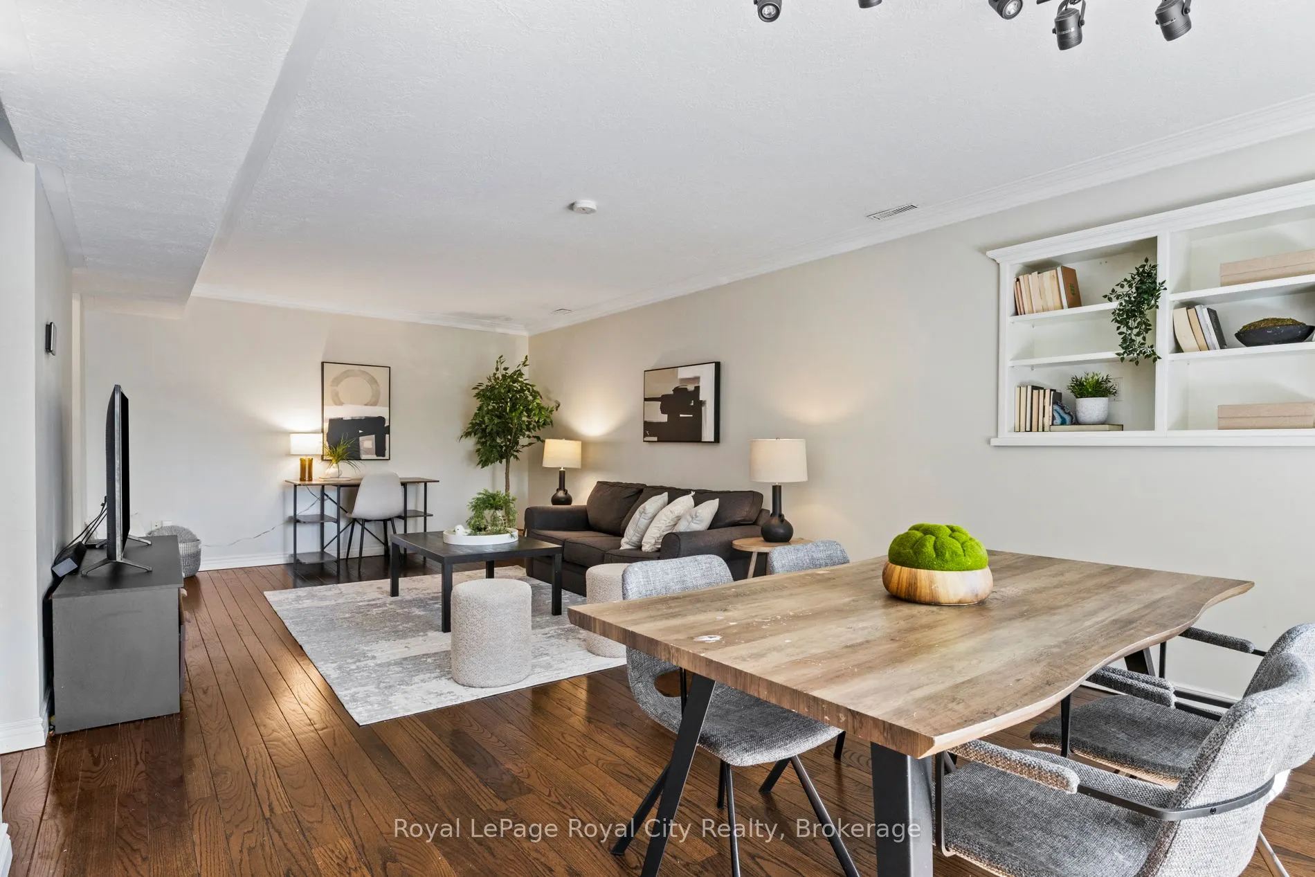 360 Waterloo Avenue, #209
