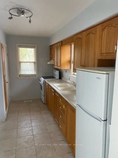 107 Vancouver Drive, #Main Fl