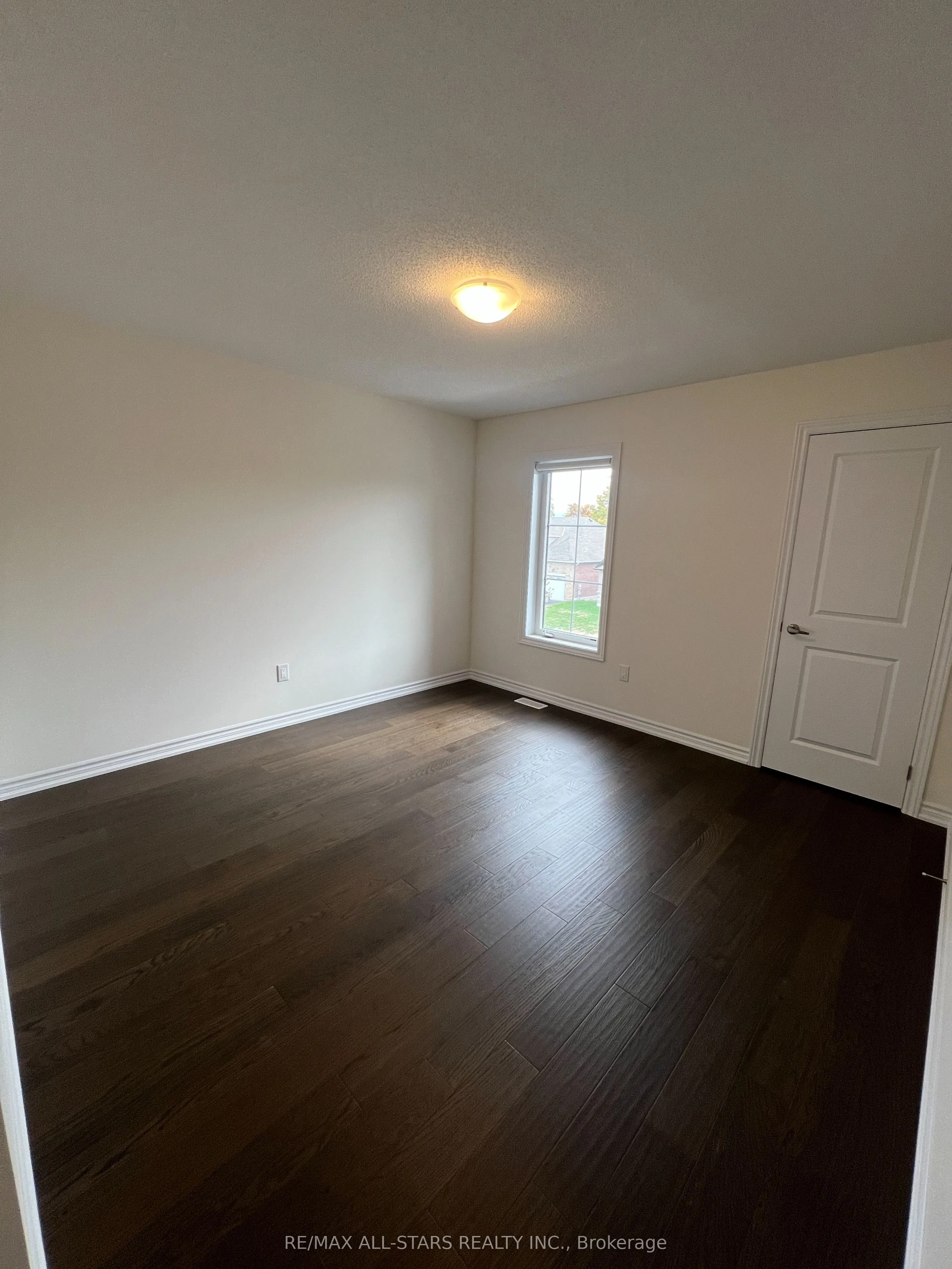 16 Hillcroft Way