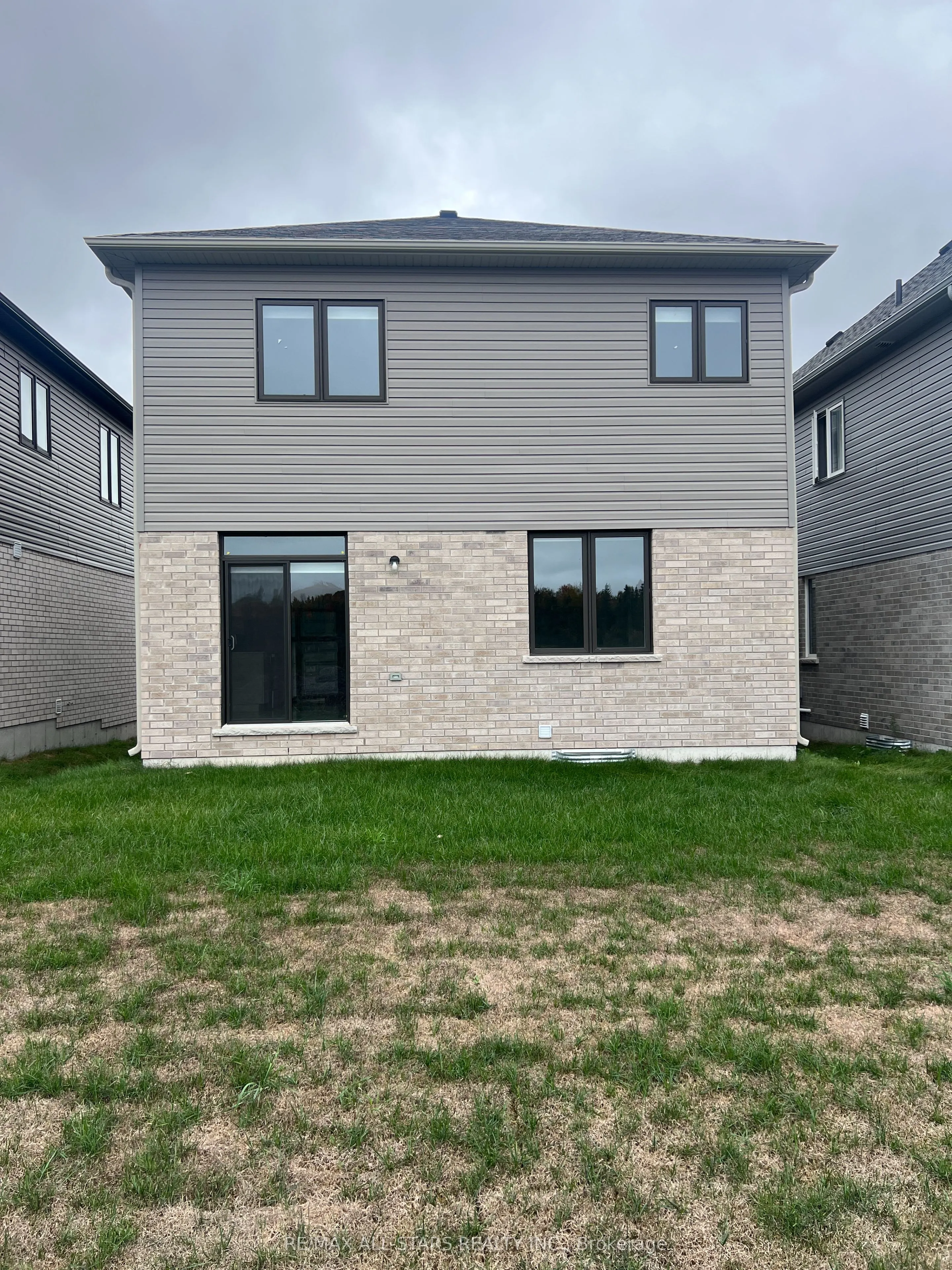 16 Hillcroft Way
