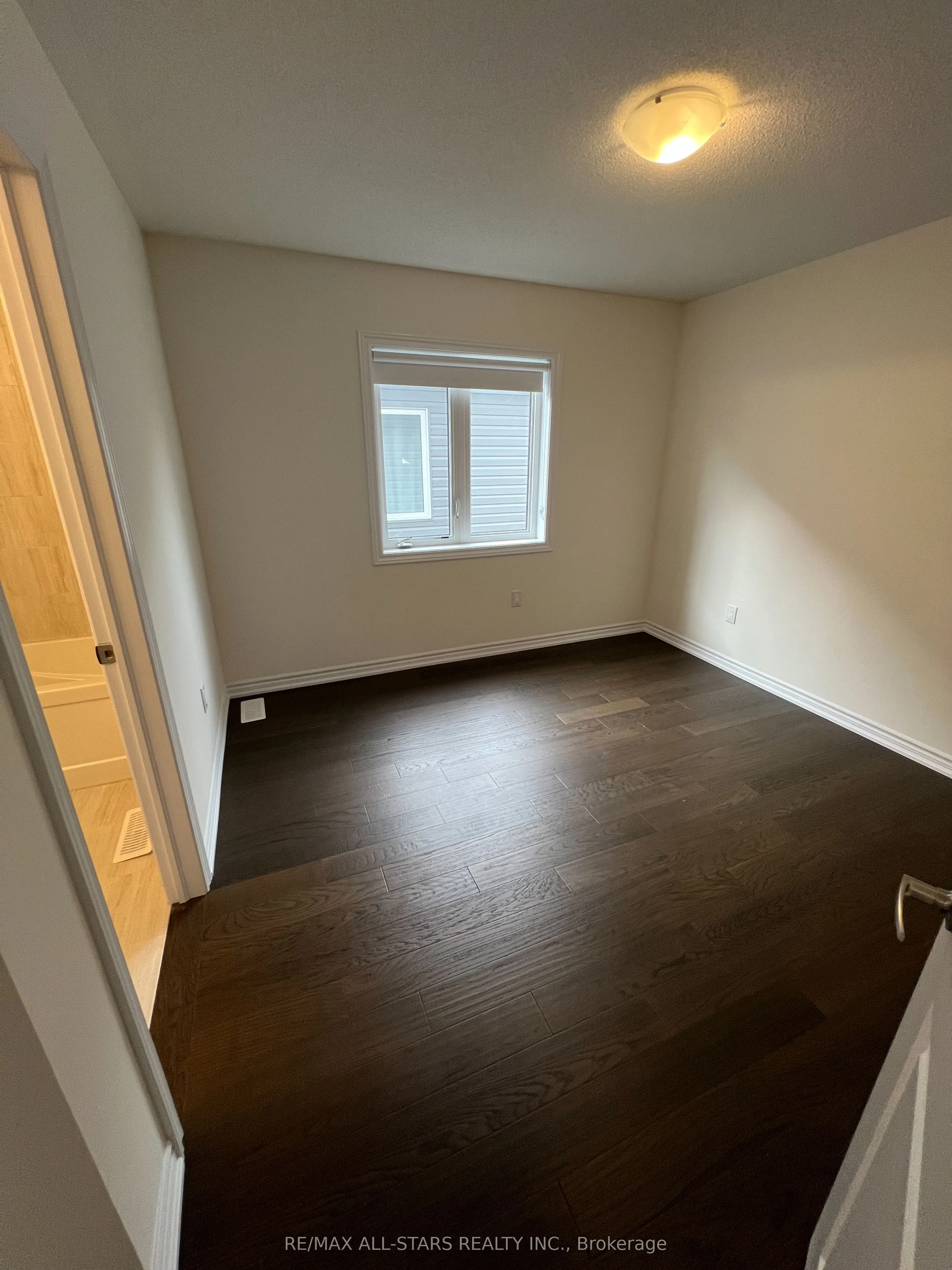 16 Hillcroft Way