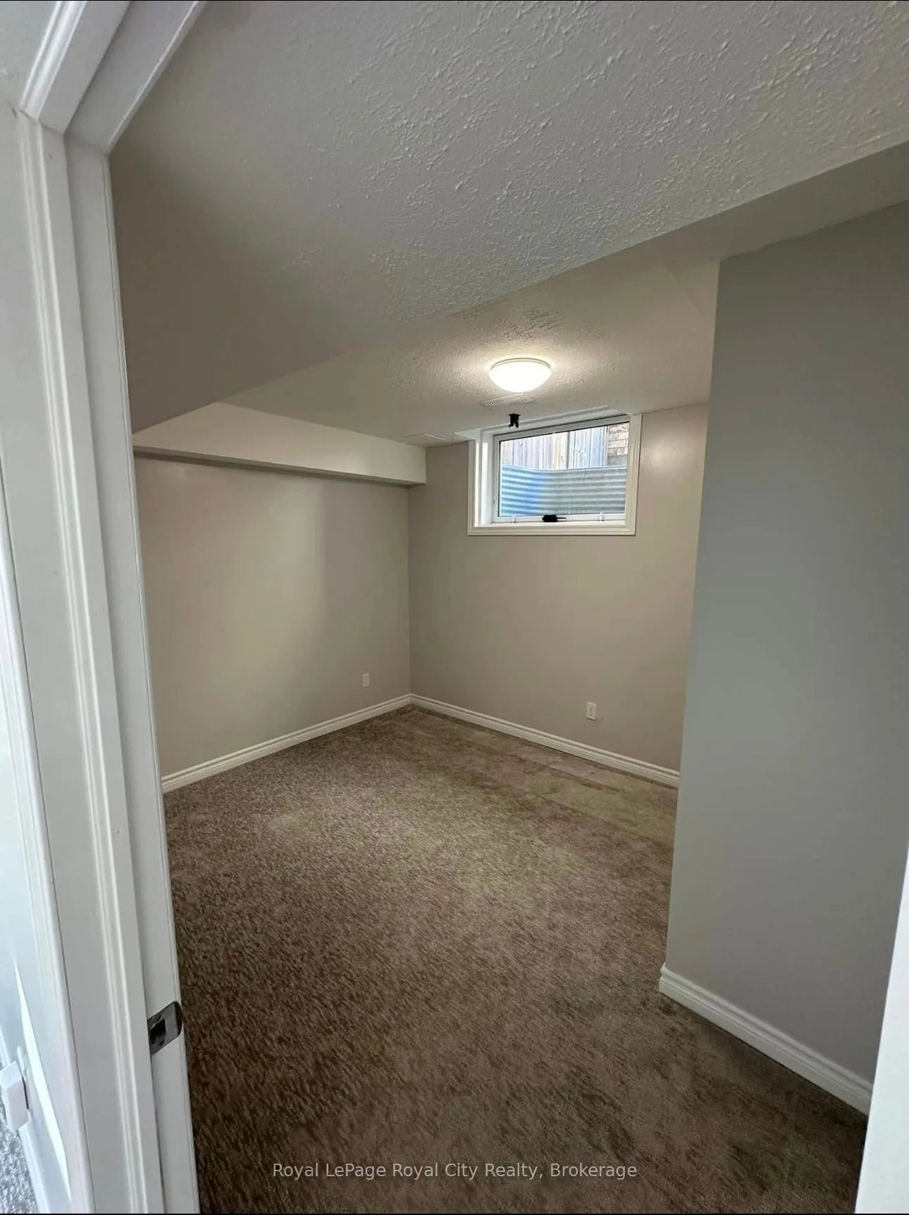 6 Maude Lane