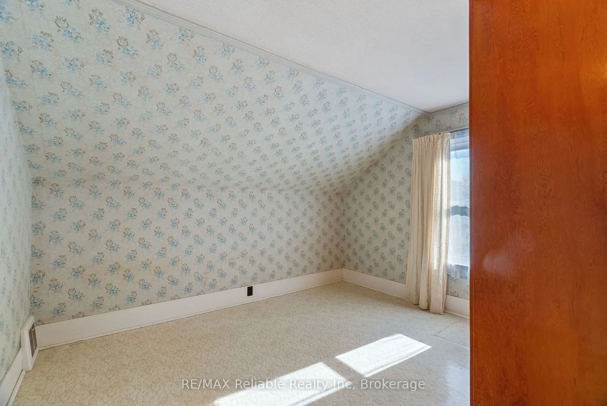 67 Jarvis Street N