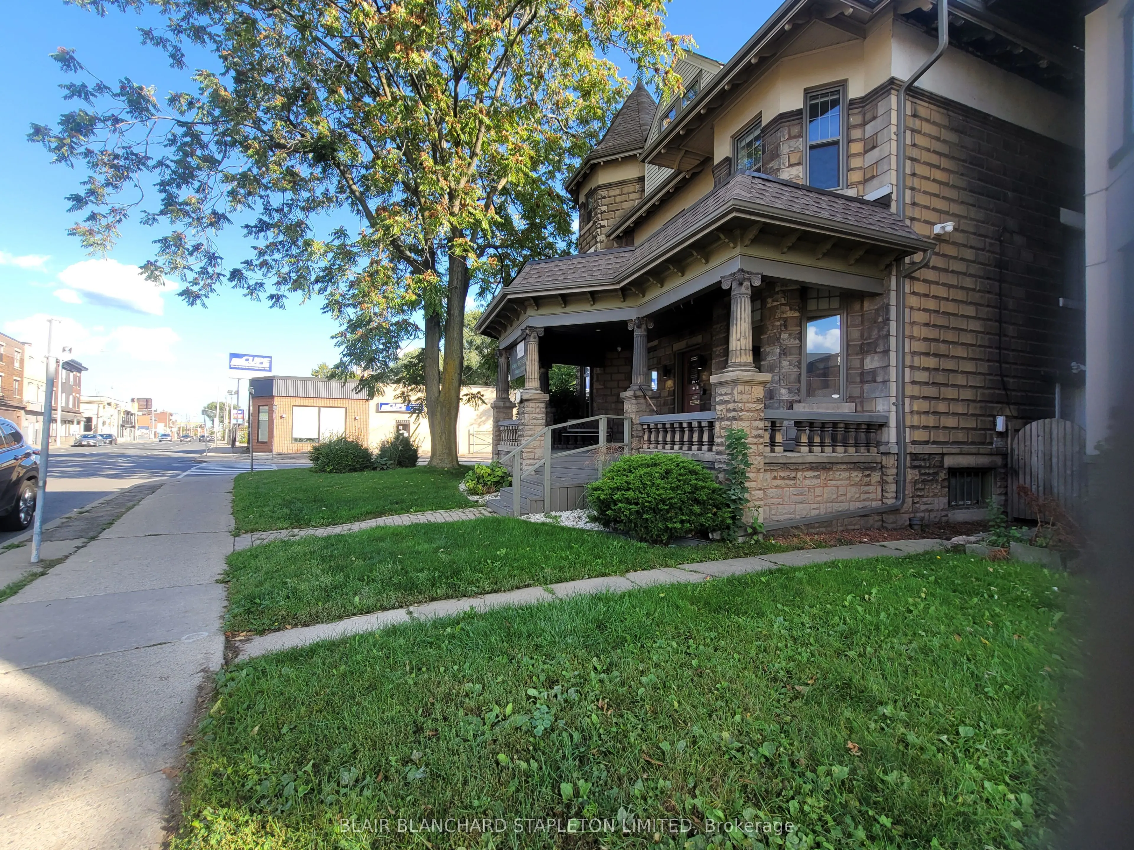 812 King Street E