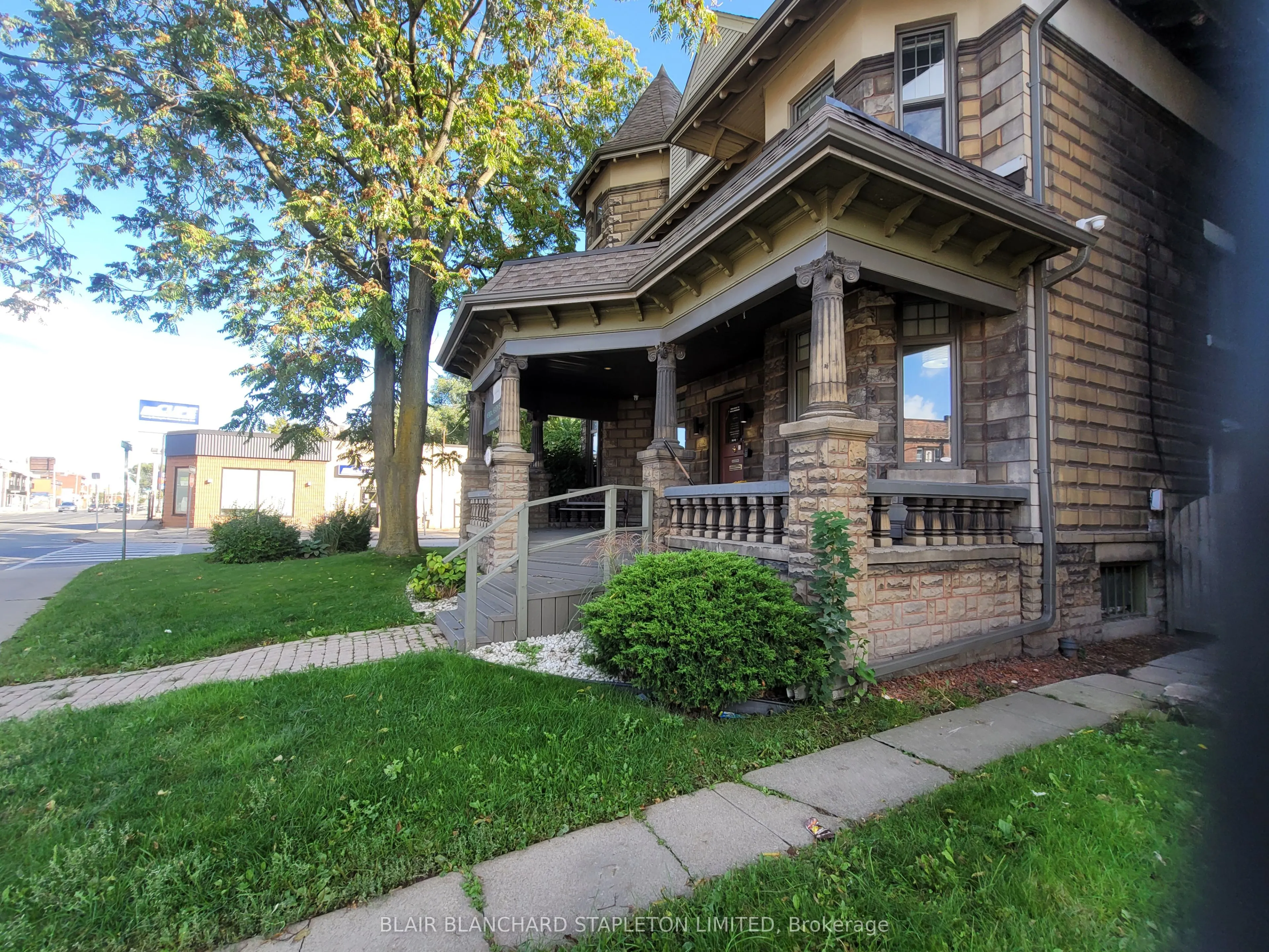 812 King Street E