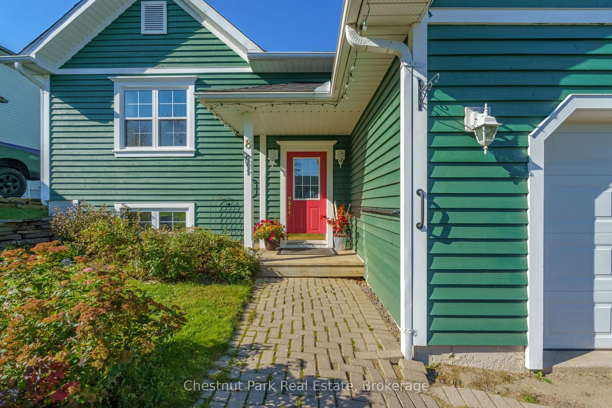 8 Coates Avenue