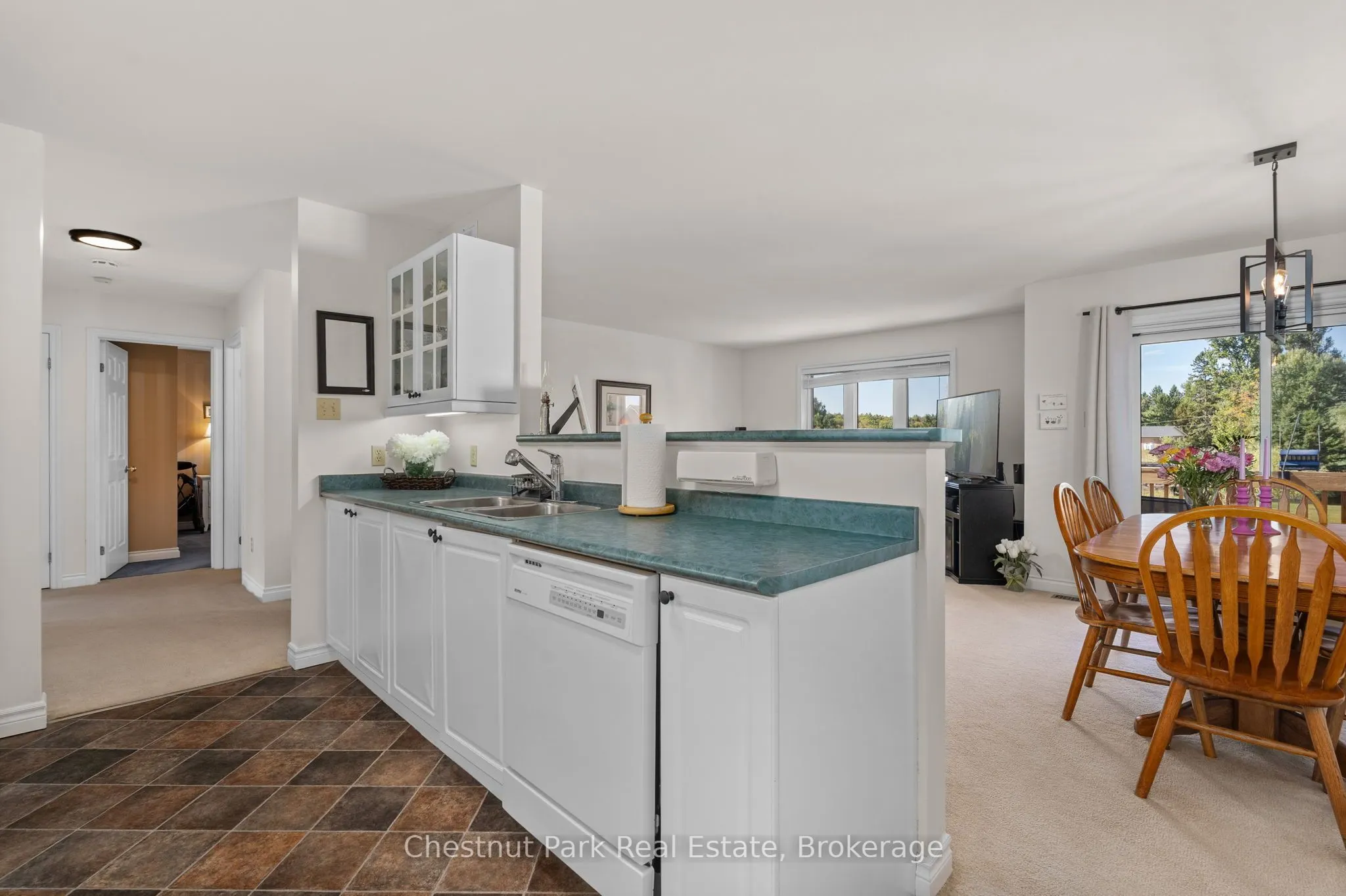8 Coates Avenue