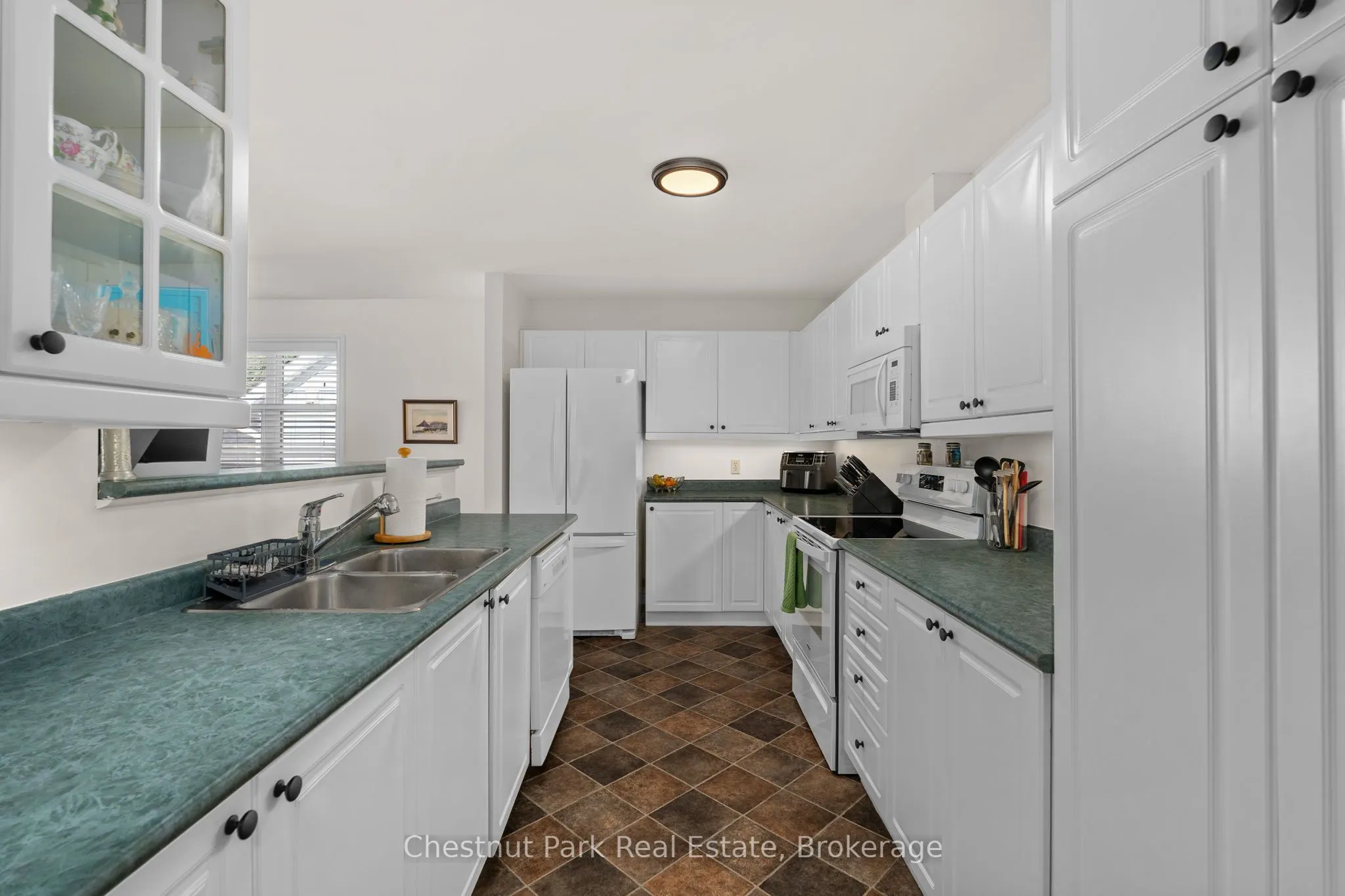 8 Coates Avenue
