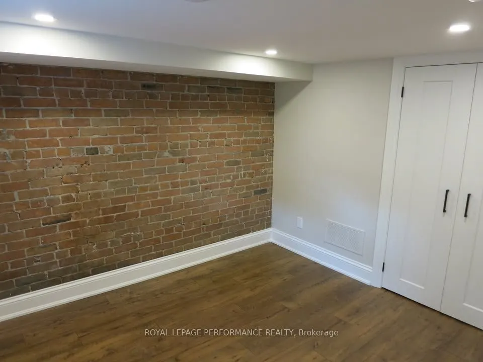 21 Monk Street, #1