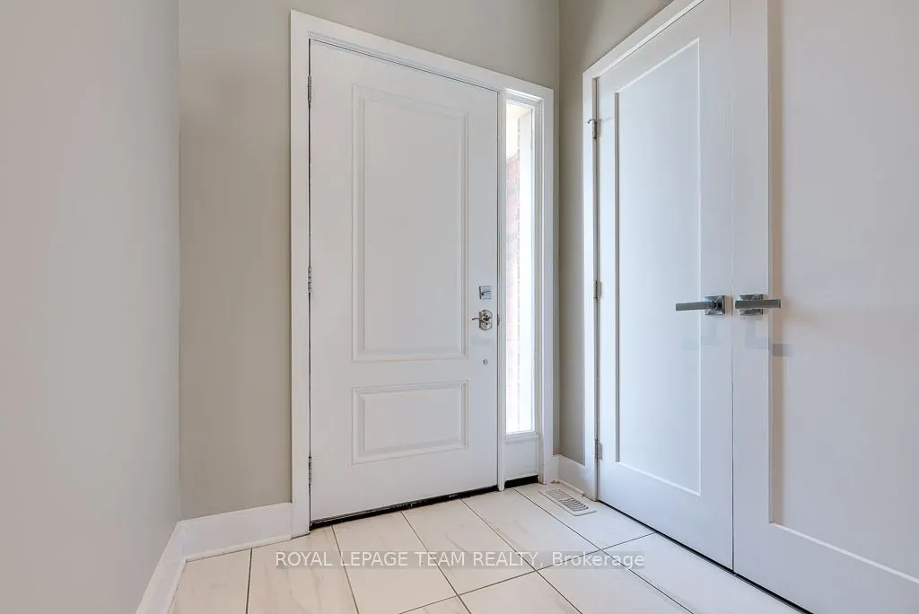 324 Fergus Crescent