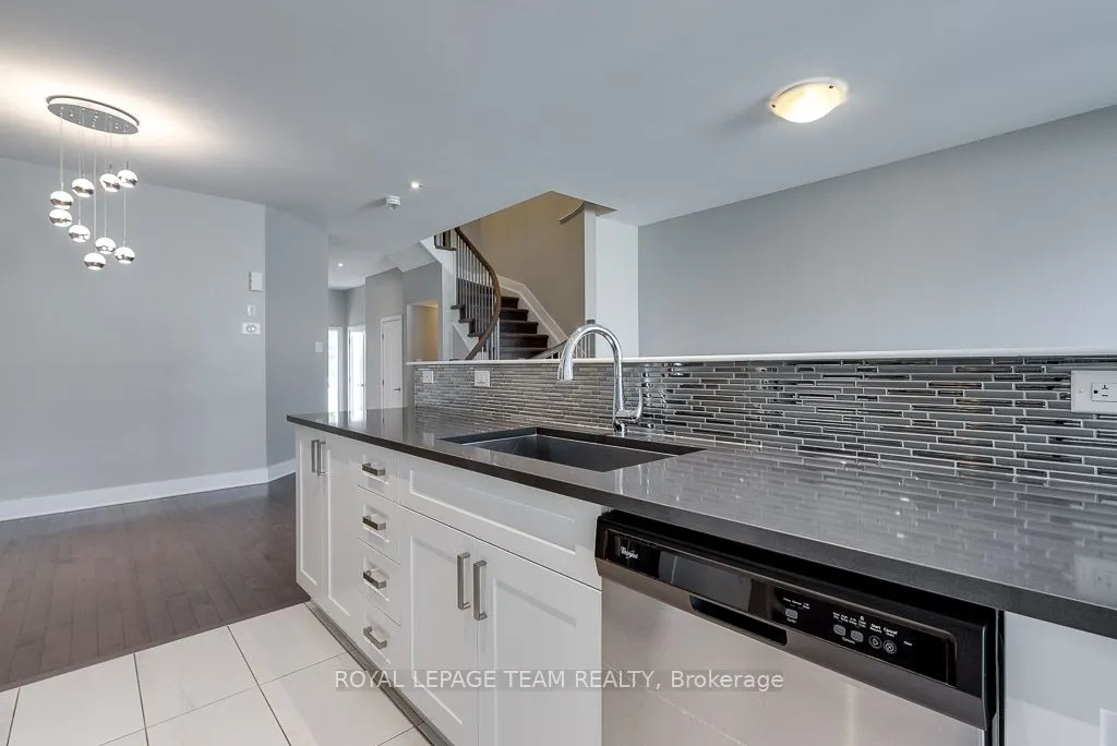 324 Fergus Crescent
