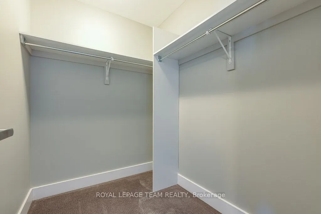 324 Fergus Crescent