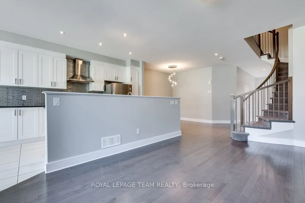 324 Fergus Crescent