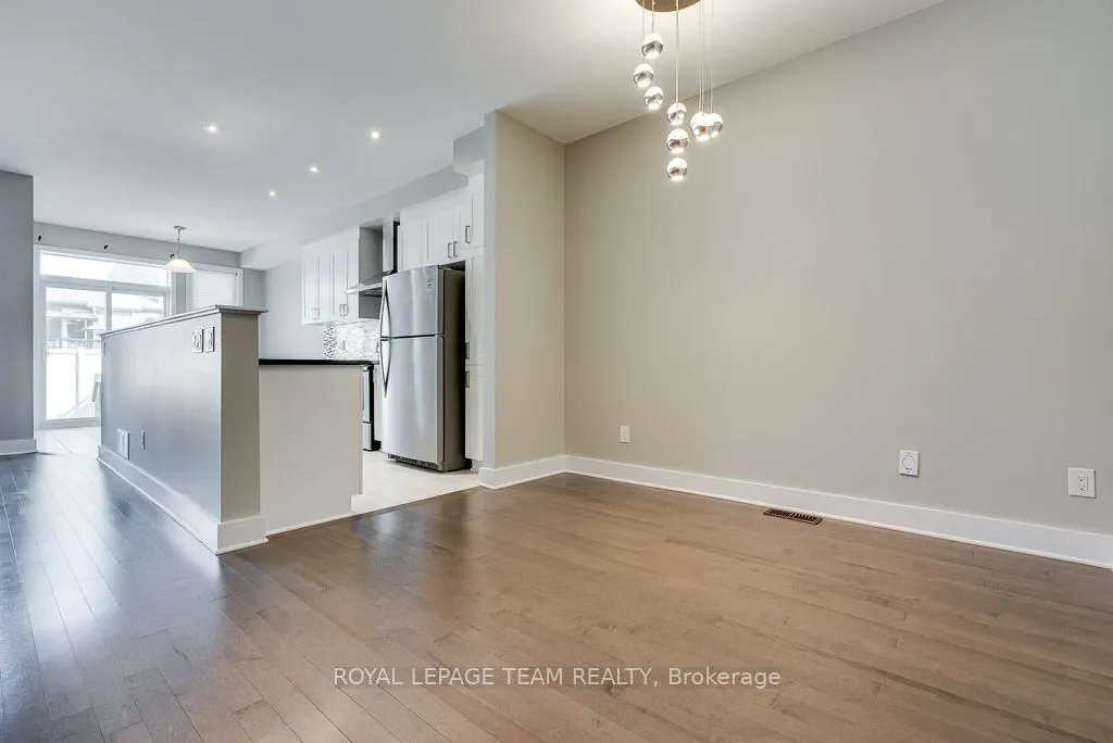 324 Fergus Crescent