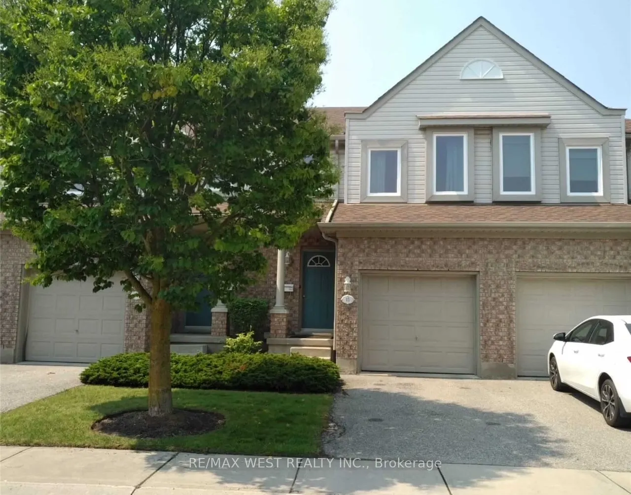15 Roehampton Crescent, #01