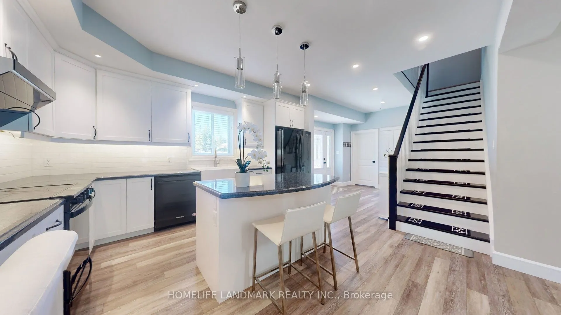 208 Lakeshore Drive