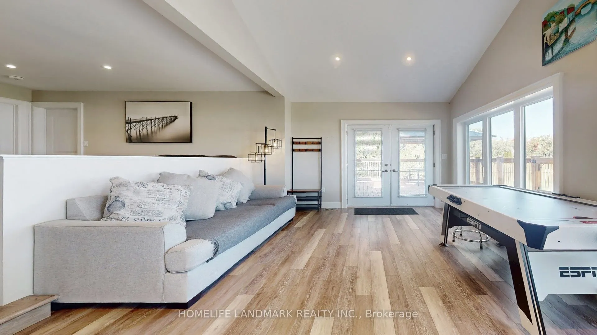 208 Lakeshore Drive
