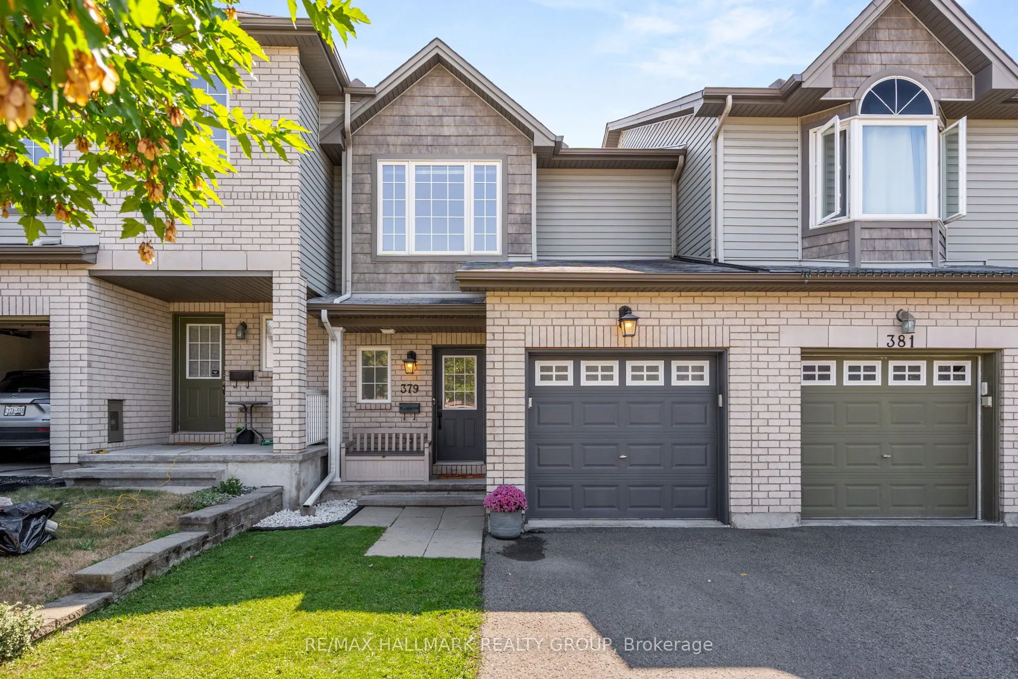 379 Rolling Meadow Crescent
