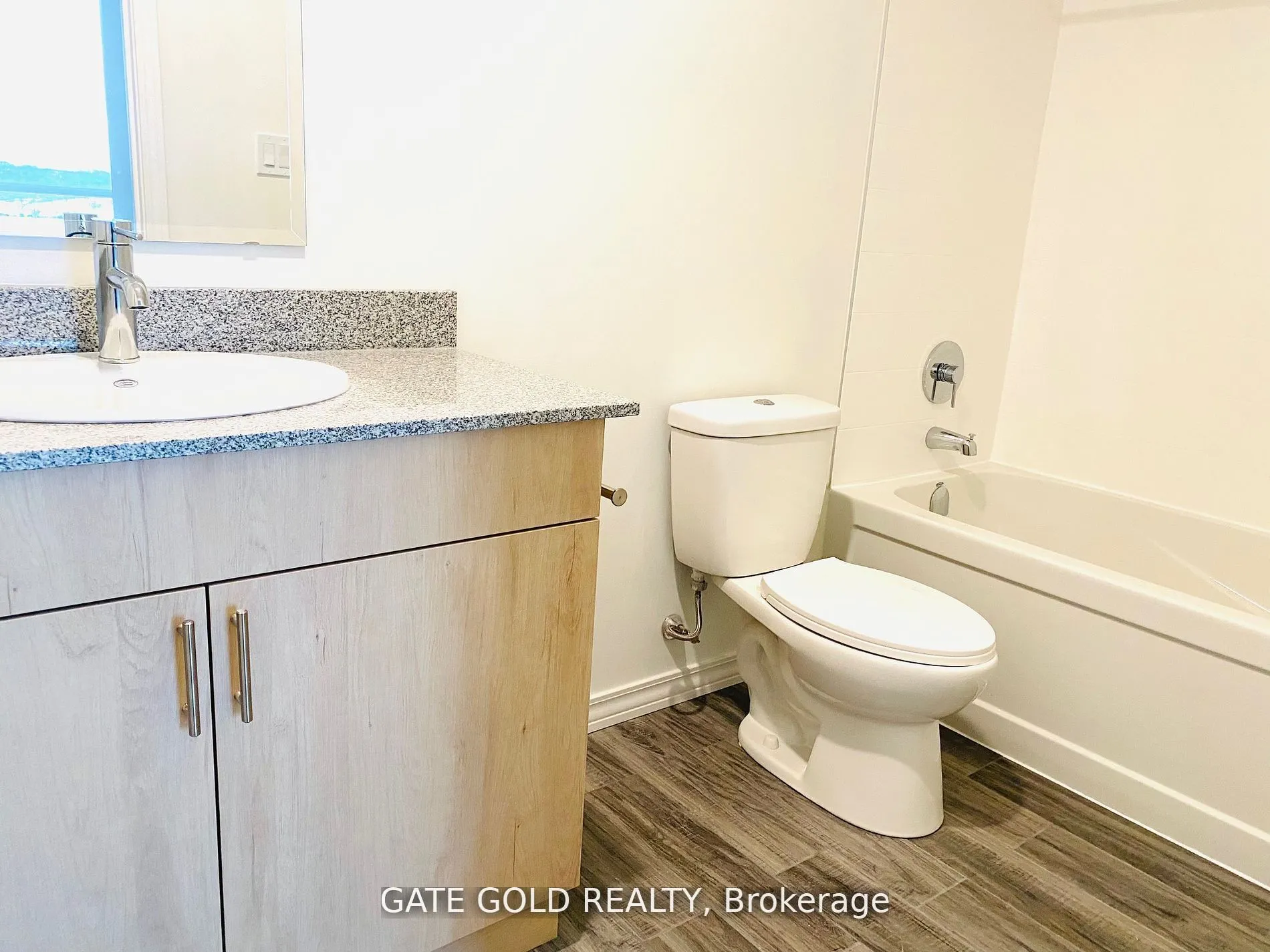 513  # 1098 PAISLEY Road W, #513