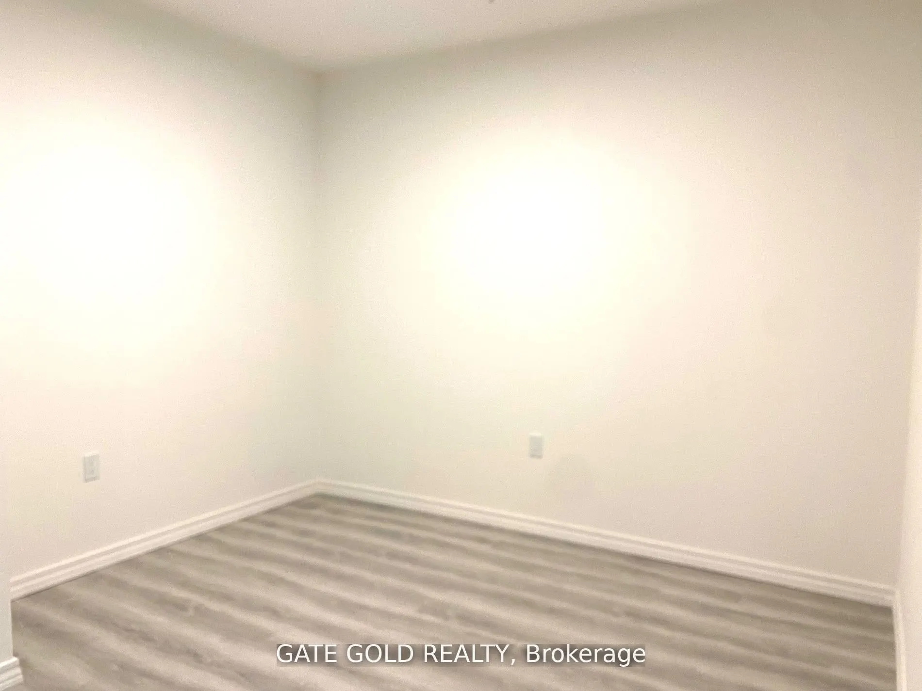 513  # 1098 PAISLEY Road W, #513