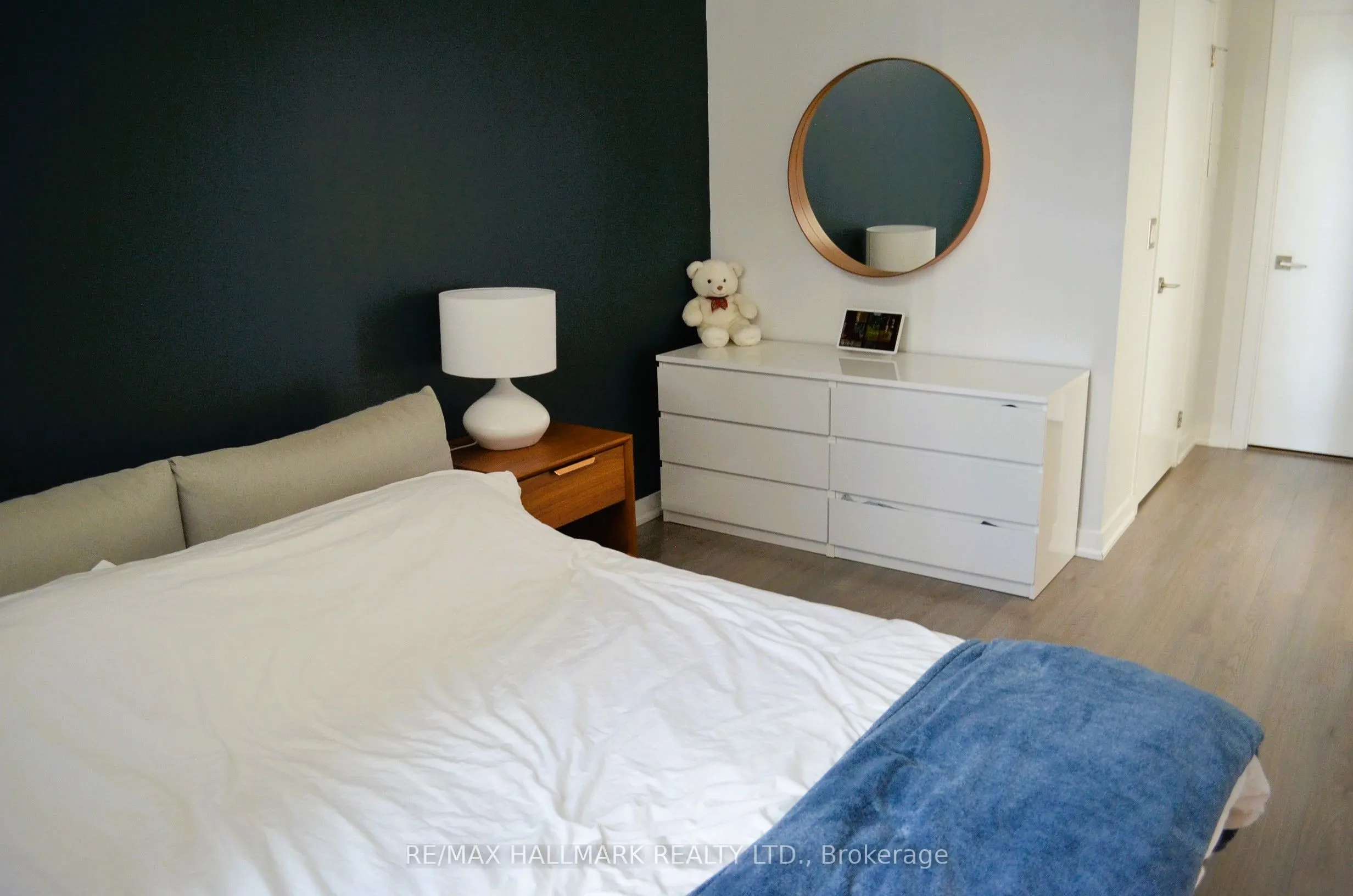 85 Duke Street W, #1704