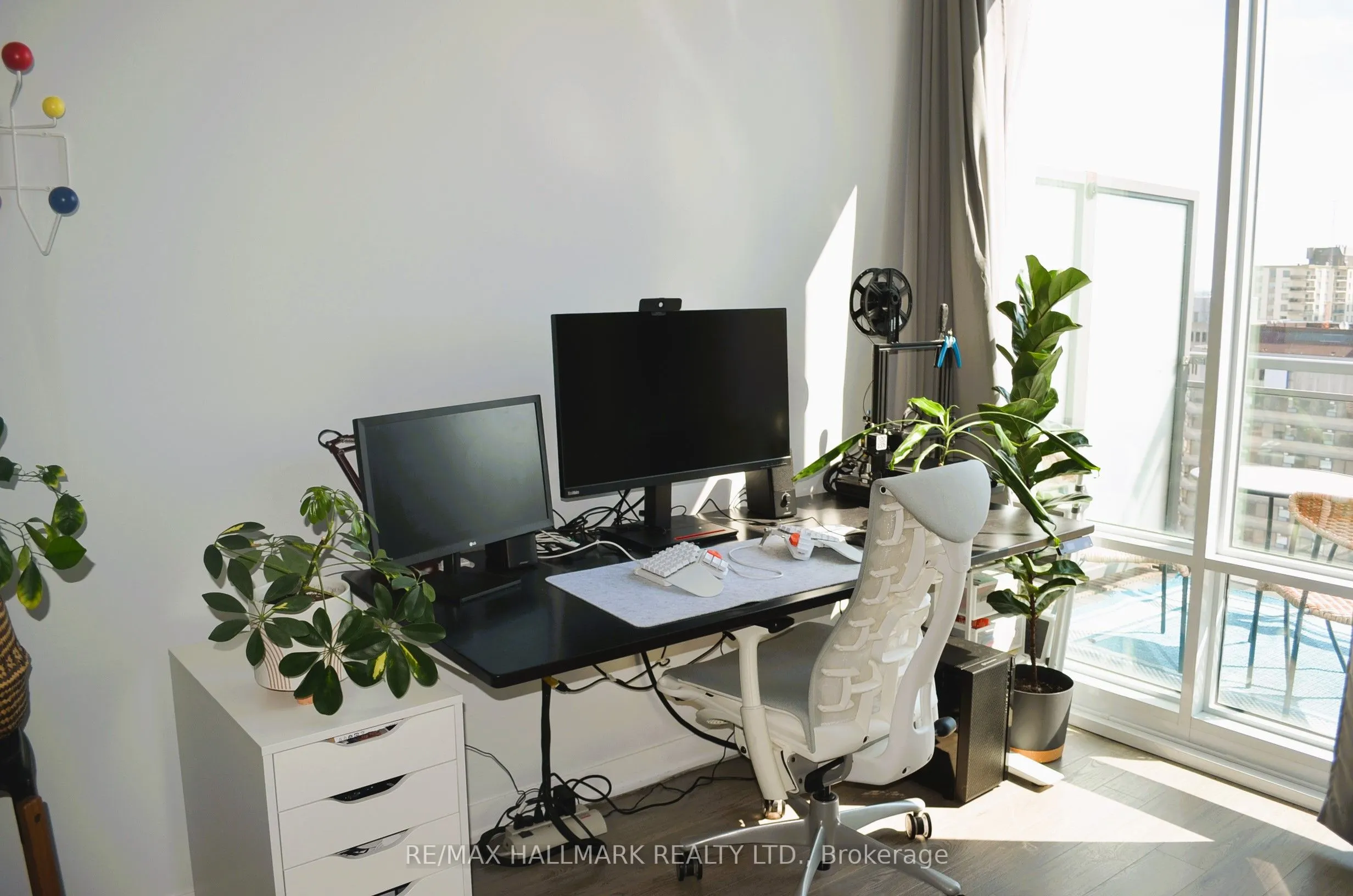 85 Duke Street W, #1704