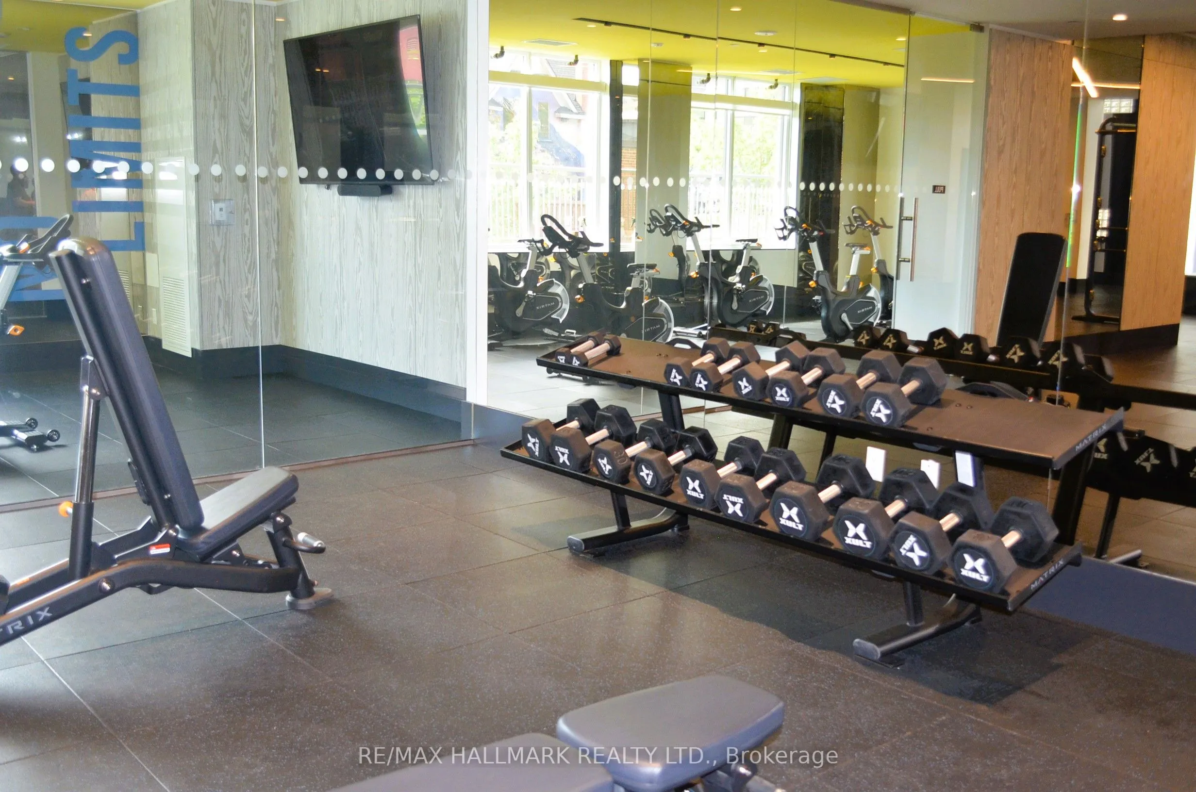 85 Duke Street W, #1704