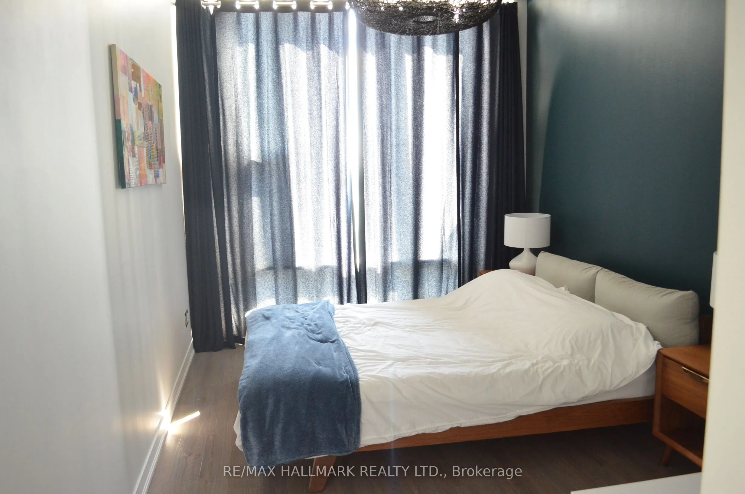 85 Duke Street W, #1704