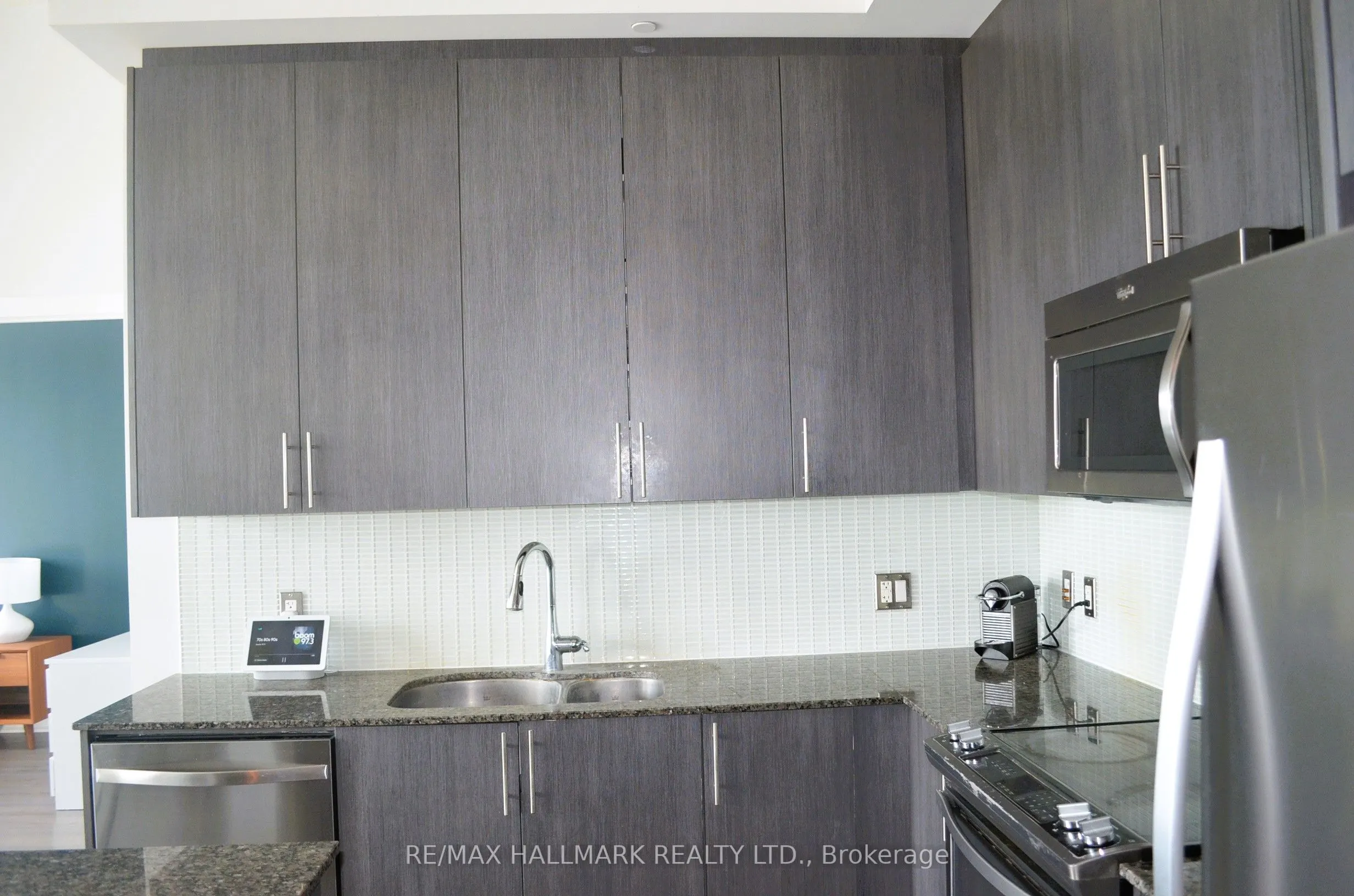 85 Duke Street W, #1704