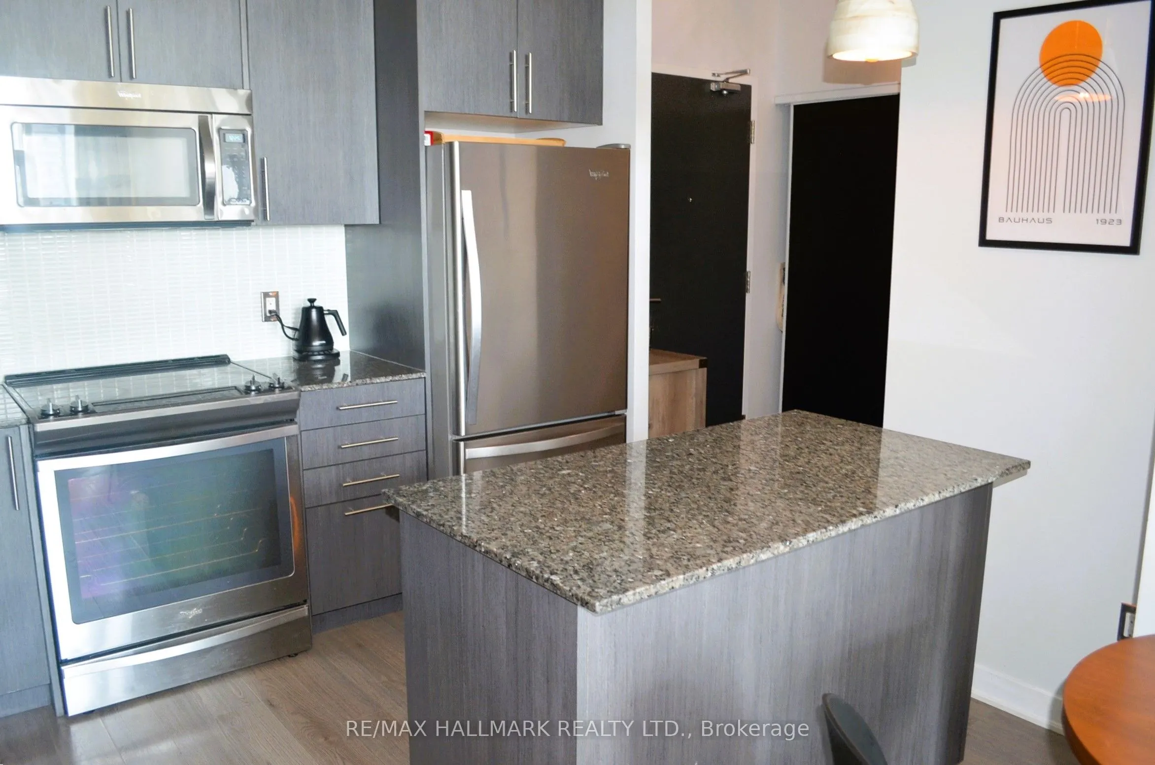 85 Duke Street W, #1704