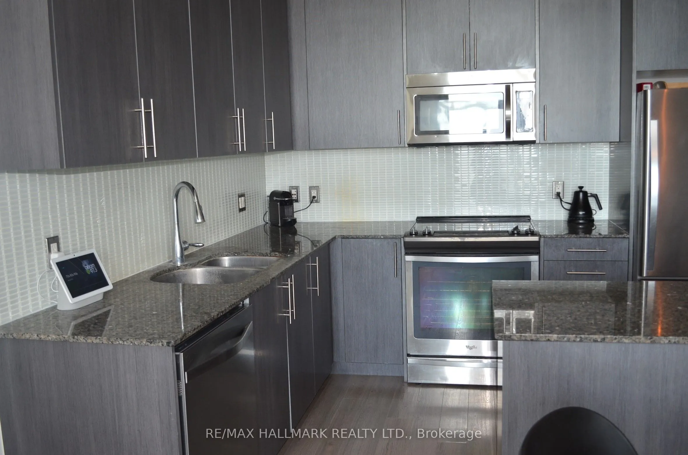 85 Duke Street W, #1704