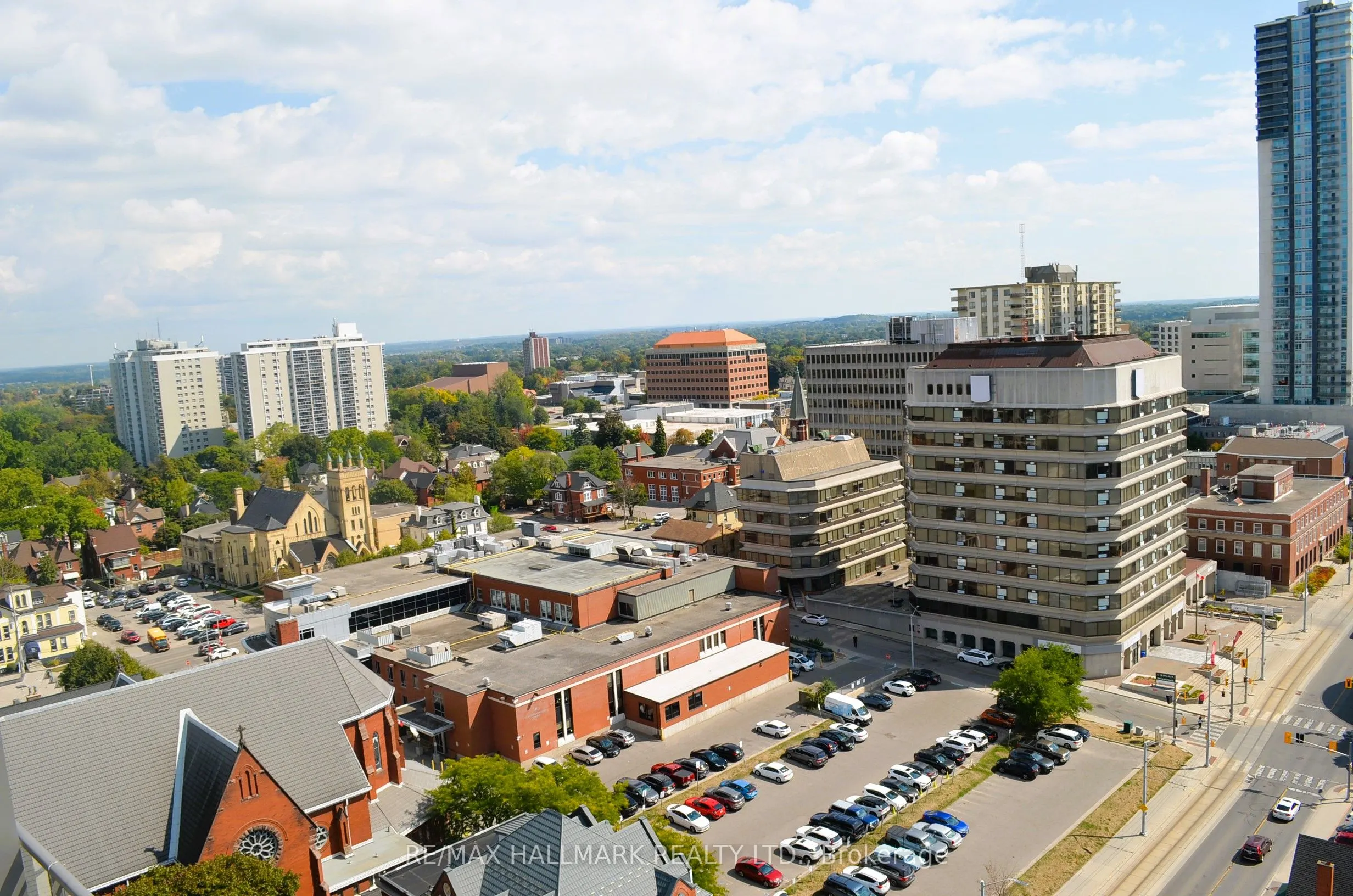 85 Duke Street W, #1704
