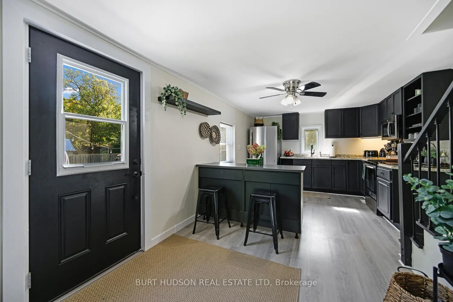7 Simcoe Street