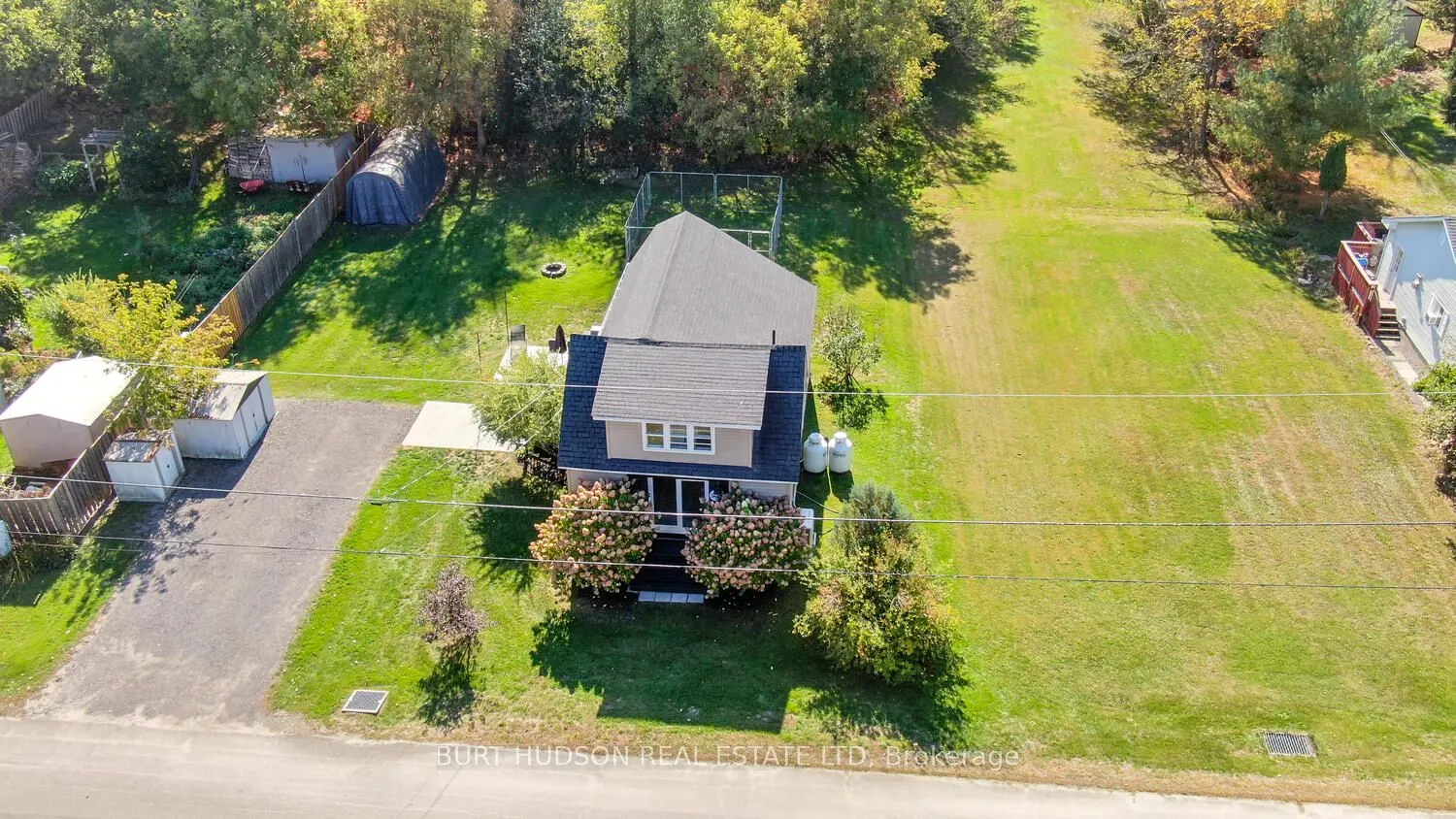 7 Simcoe Street