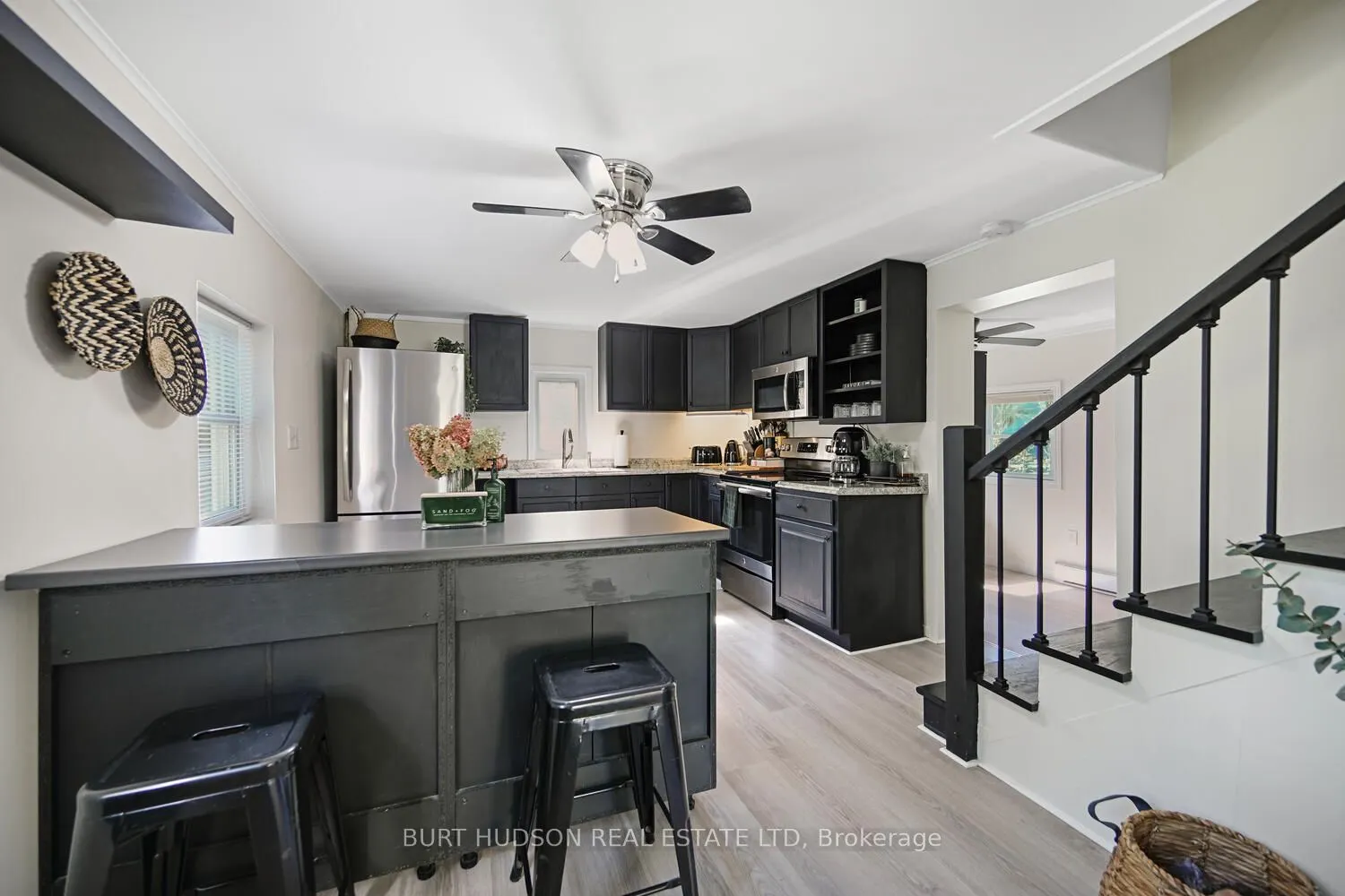 7 Simcoe Street