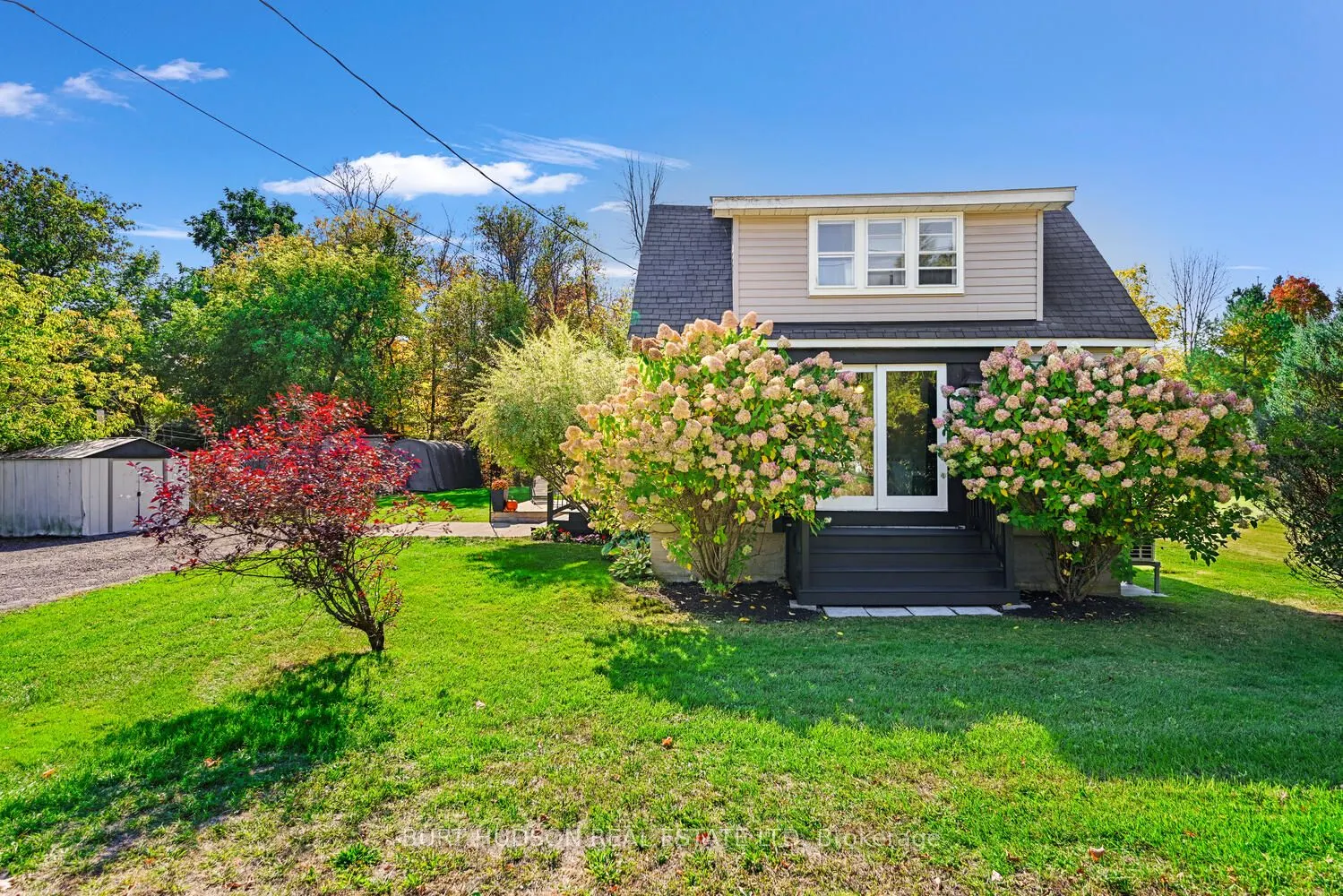 7 Simcoe Street
